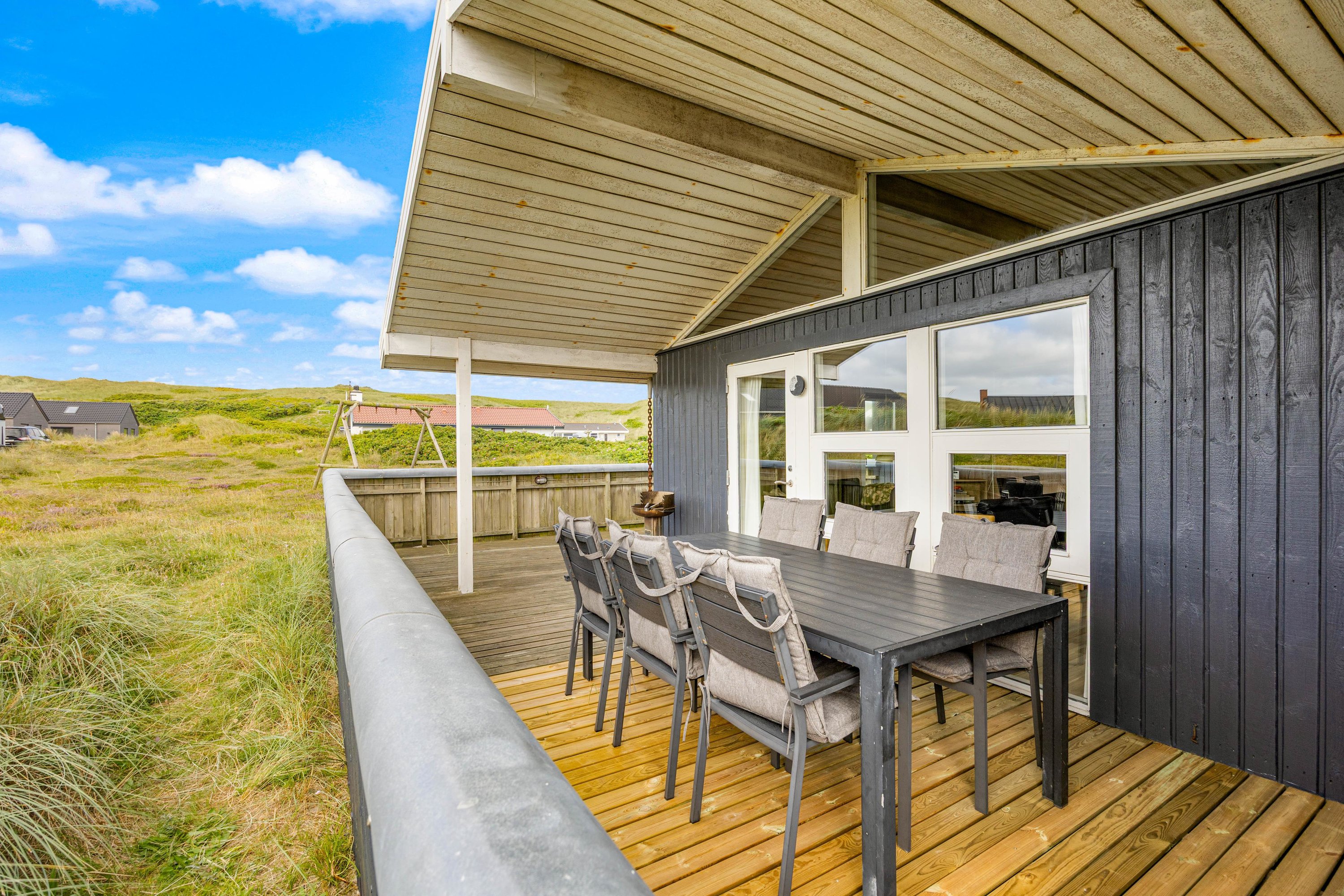 Fremhævet terrasse billede i fuldskærmstilstand. Billede af Bjerregårdsvej 404, Bjerregaard, 6960 Hvide Sande
