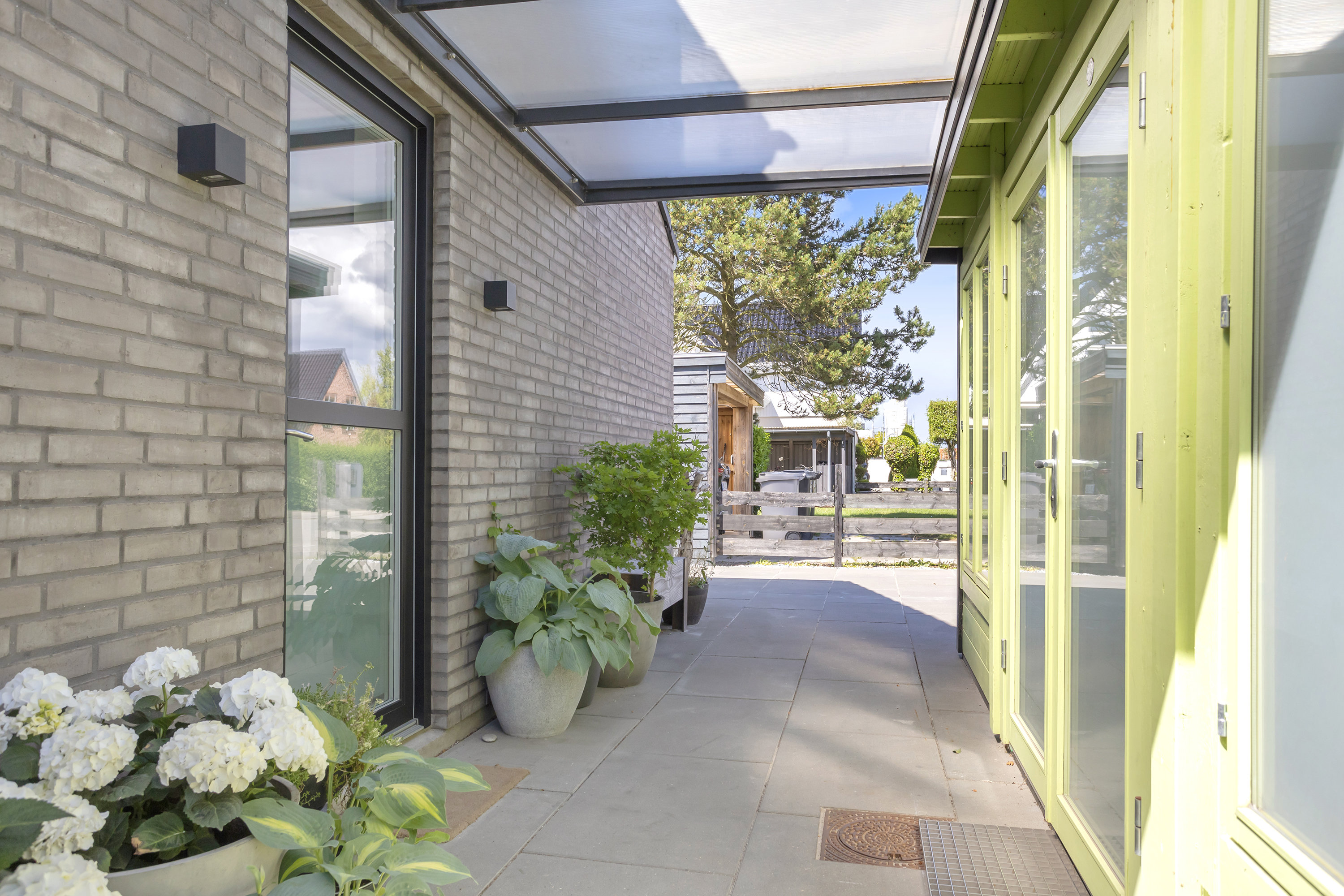 Fremhævet overdækket terrasse billede i fuldskærmstilstand. Billede af Herkules Alle 22, 2770 Kastrup