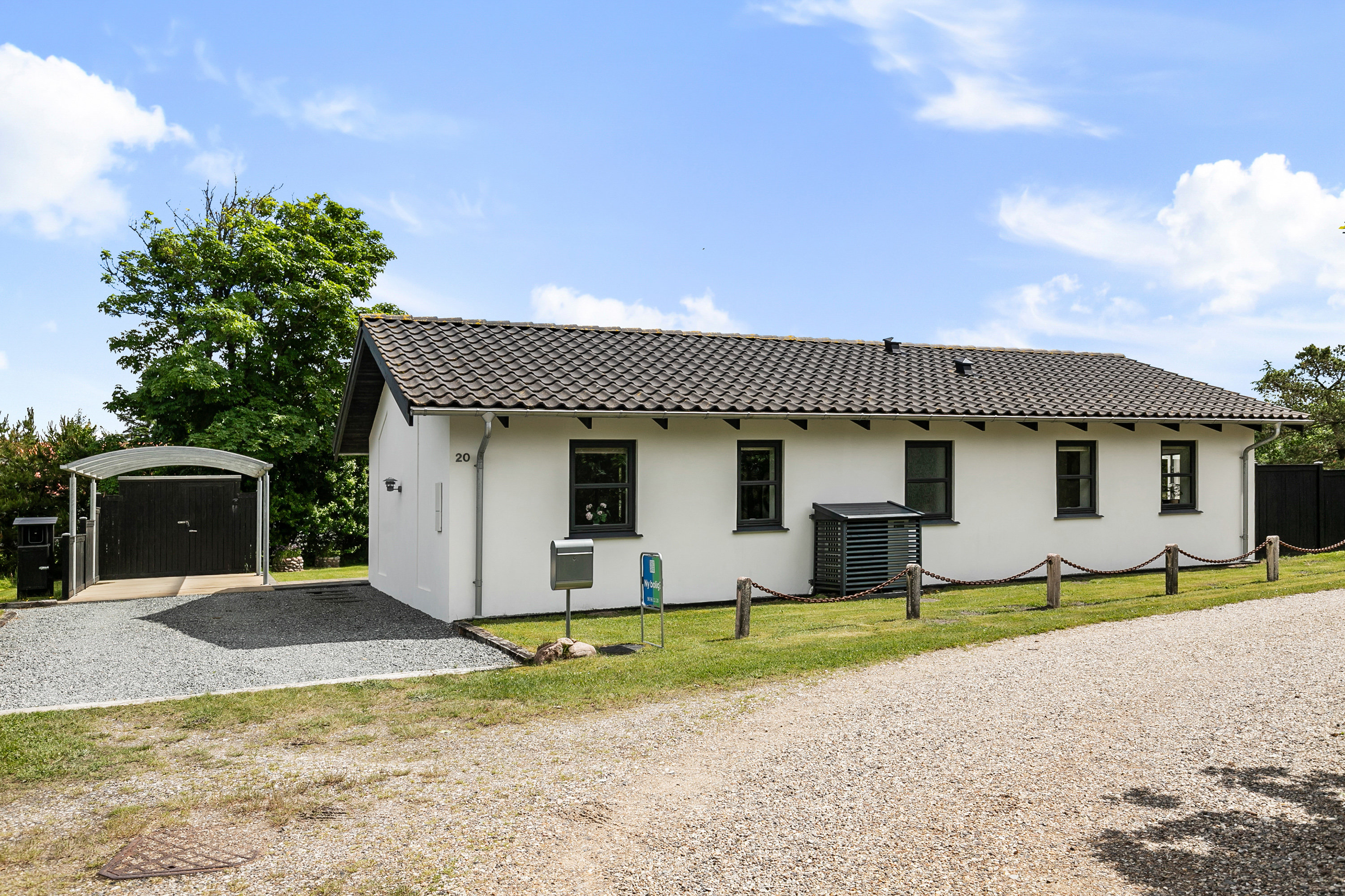 Fremhævet facade billede i fuldskærmstilstand. Billede af Dalstien 20, Thorupstrand, 9690 Fjerritslev