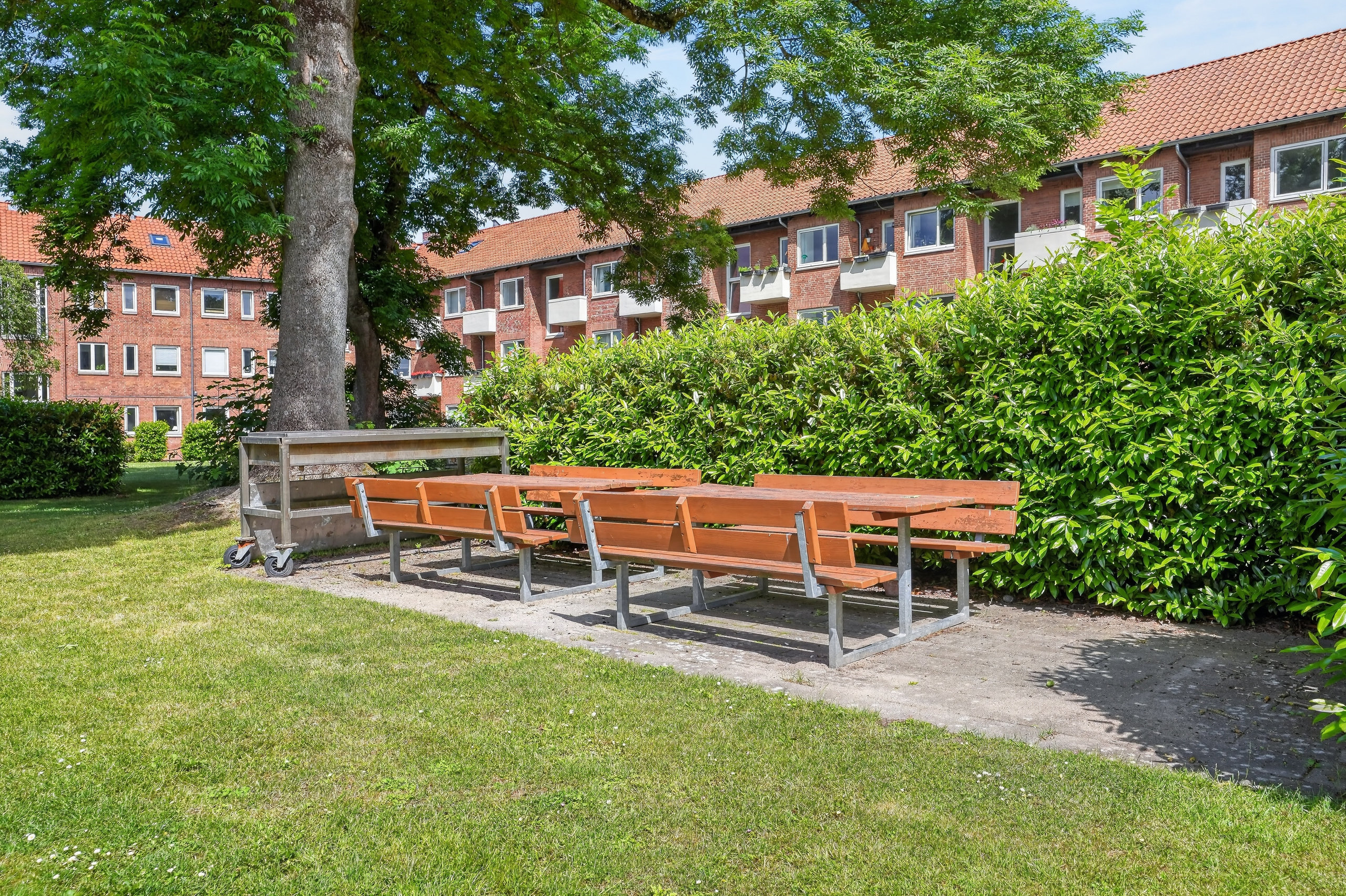 Fremhævet gårdmiljø billede i fuldskærmstilstand. Billede af Engelsborgvej 28D, 2. th., 2800 Kongens Lyngby
