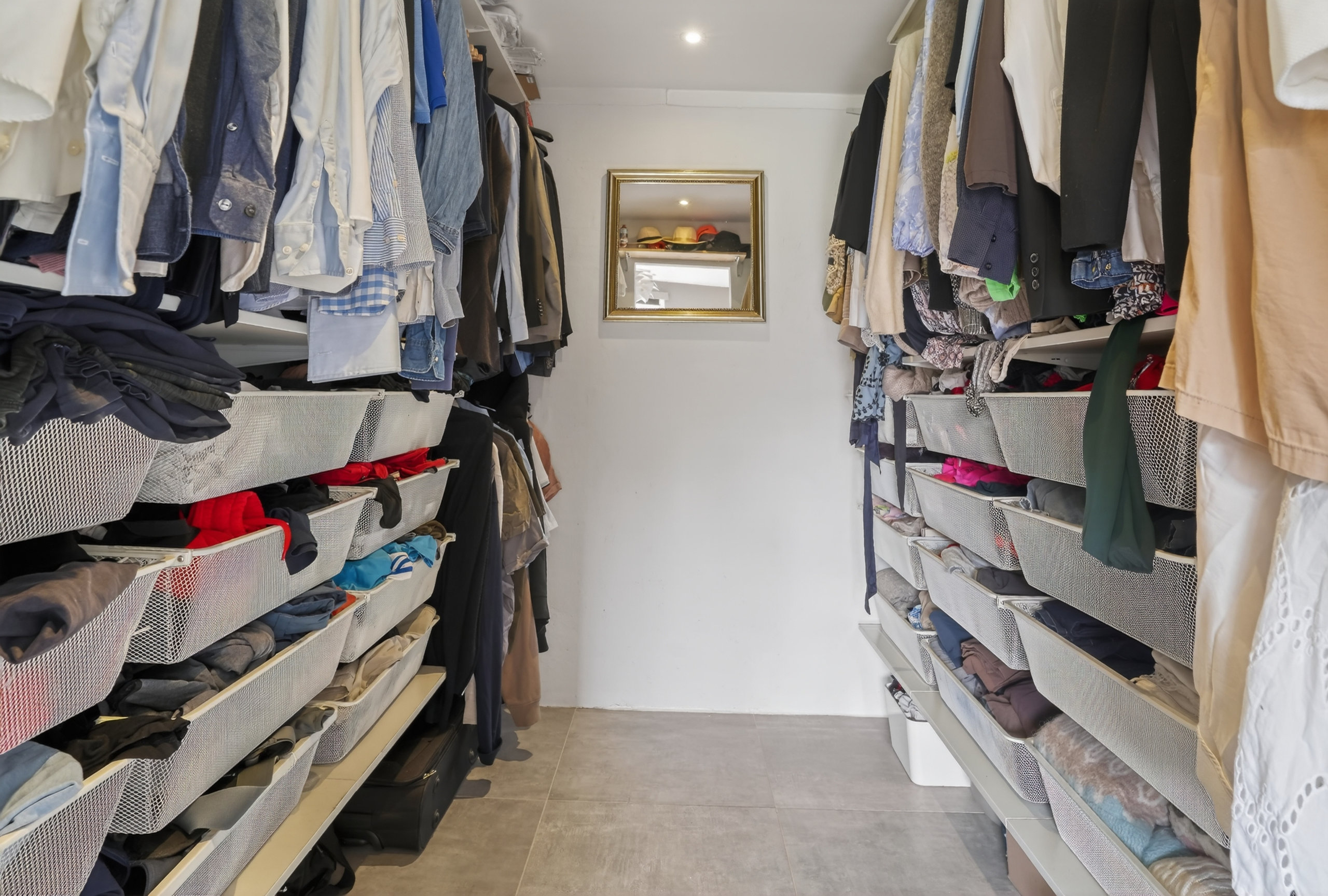 Fremhævet walkin closet billede i fuldskærmstilstand. Billede af Ahornvej 6, Sørup, 3480 Fredensborg