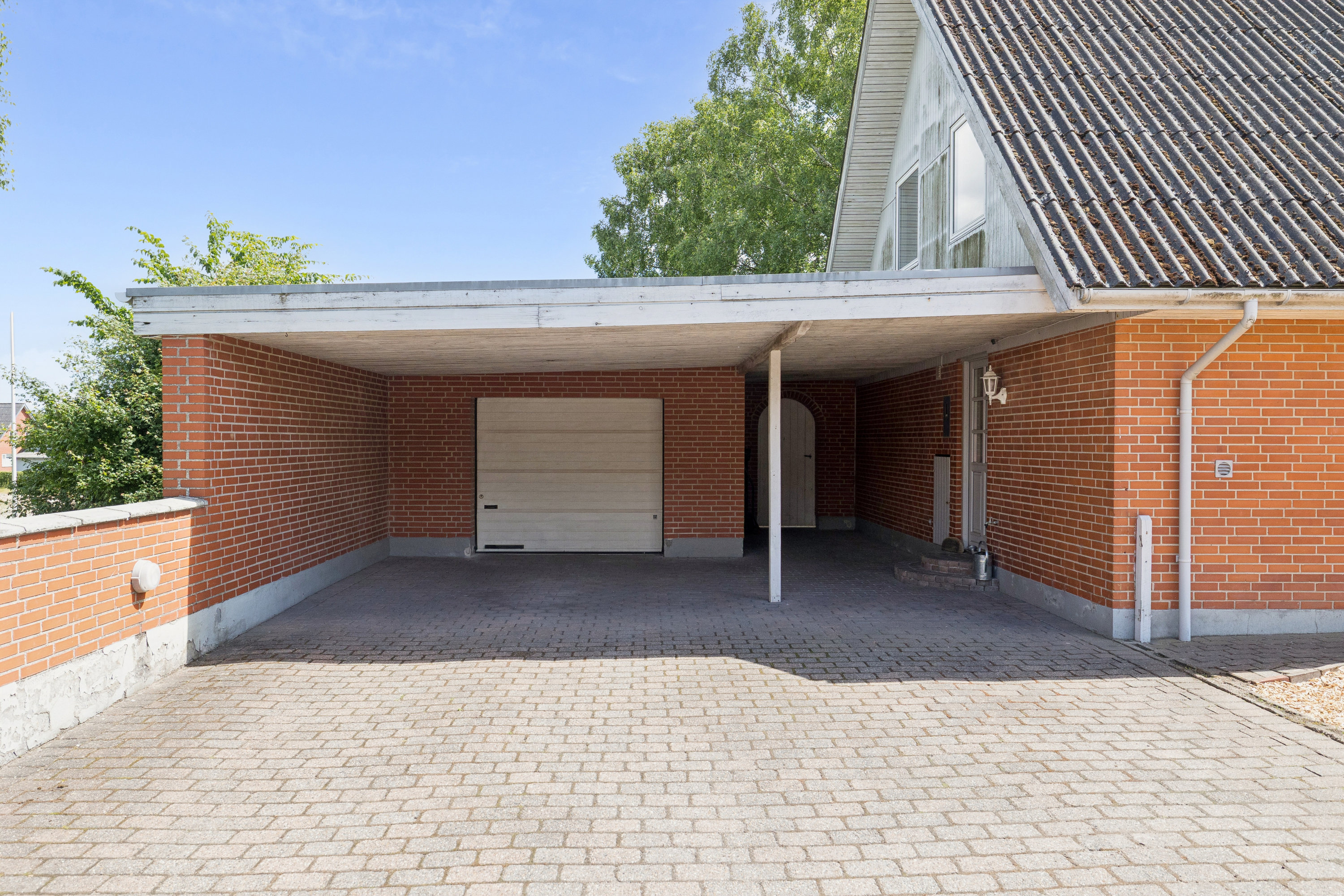 Fremhævet garage billede i fuldskærmstilstand. Billede af Møllevænget 7, Rostrup, 9510 Arden