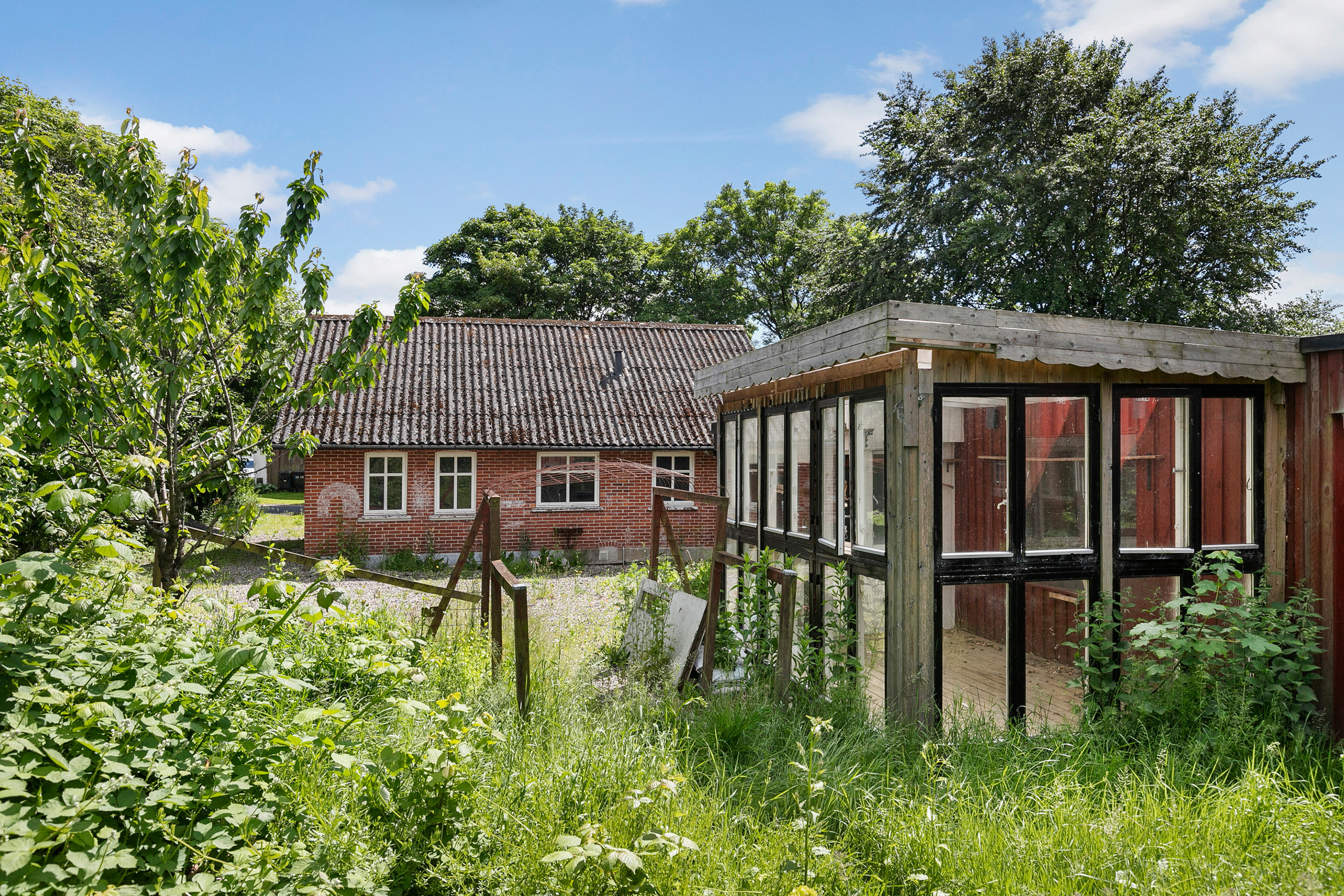 Fremhævet facade billede i fuldskærmstilstand. Billede af Korsholmvej 9, Korsholm, 9690 Fjerritslev