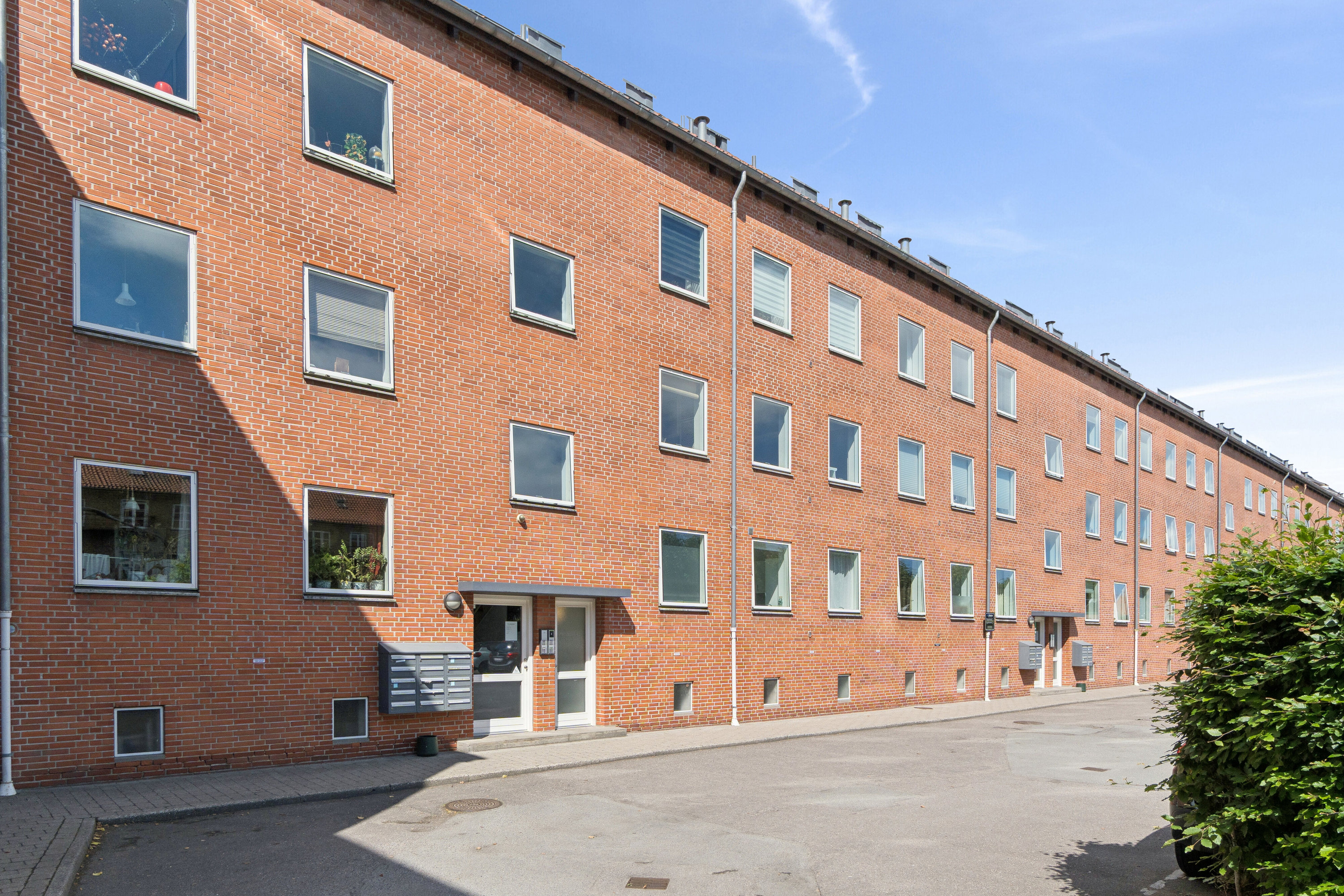Fremhævet set fra haven billede i fuldskærmstilstand. Billede af Hyacintgården 5, 1. 4., 2300 København S