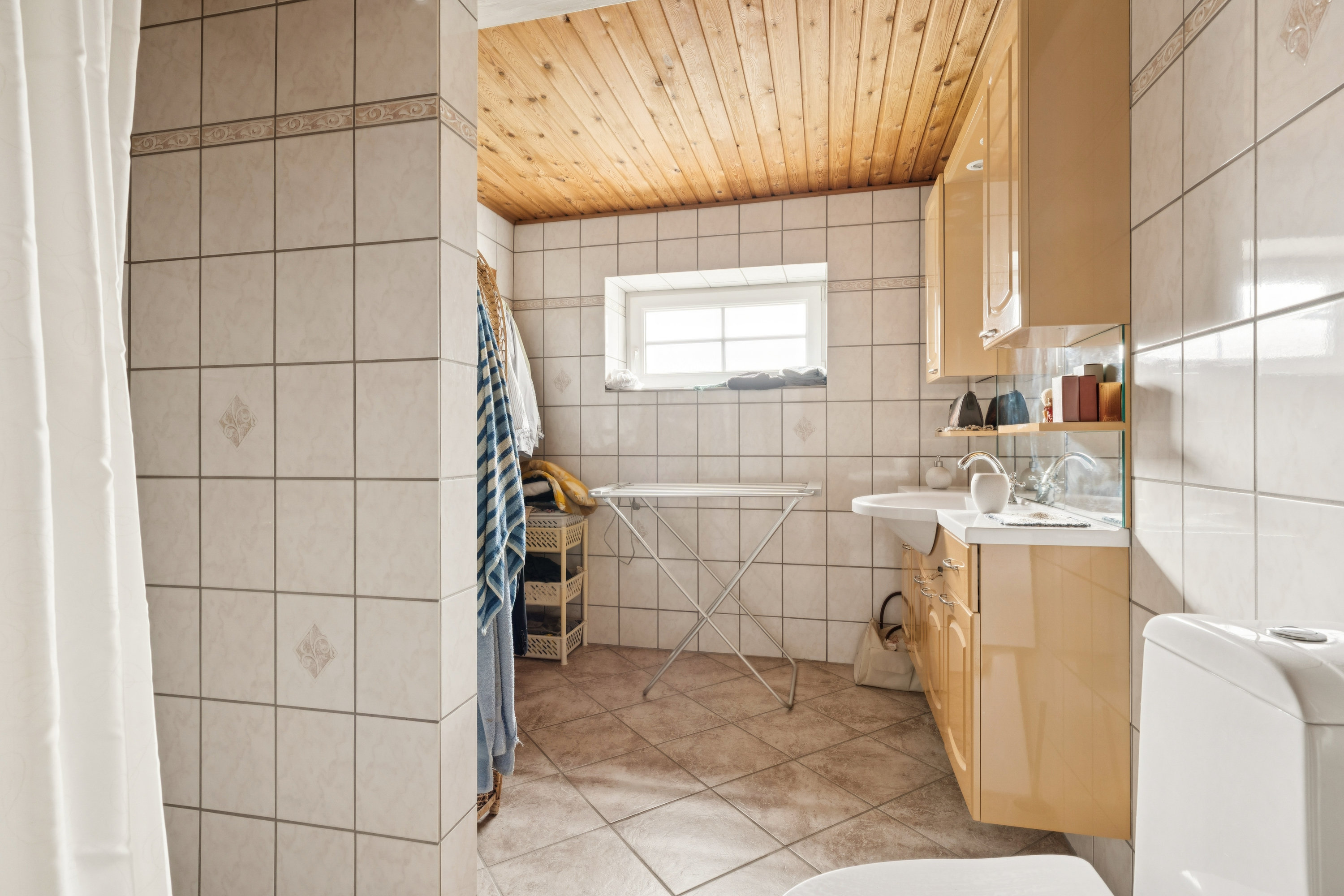 Fremhævet badeværelse billede i fuldskærmstilstand. Billede af Bollerupvej 1, Kølby, 9240 Nibe