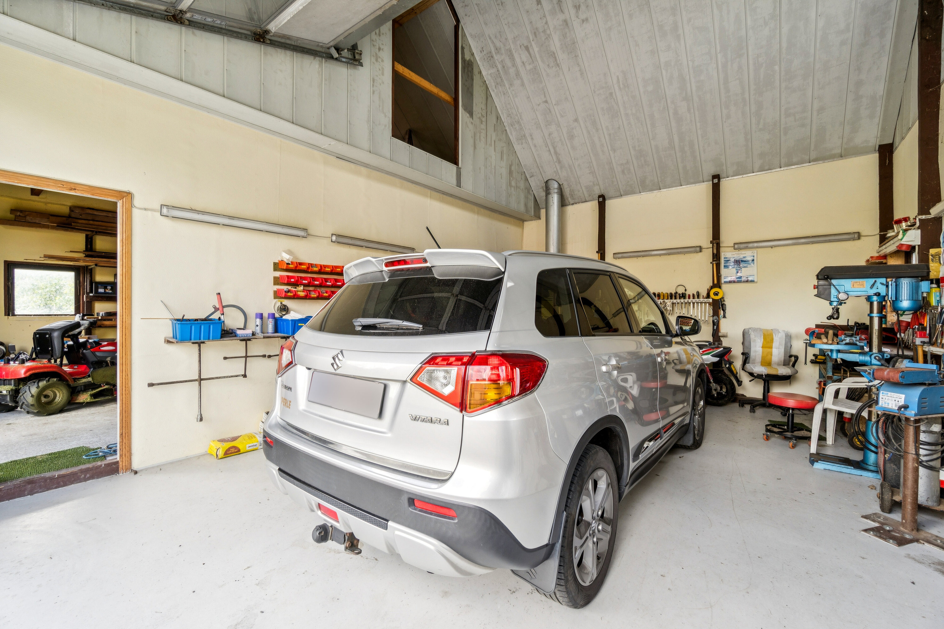 Fremhævet garage billede i fuldskærmstilstand. Billede af Almindingensvej 68, Østermarie, 3751 Østermarie