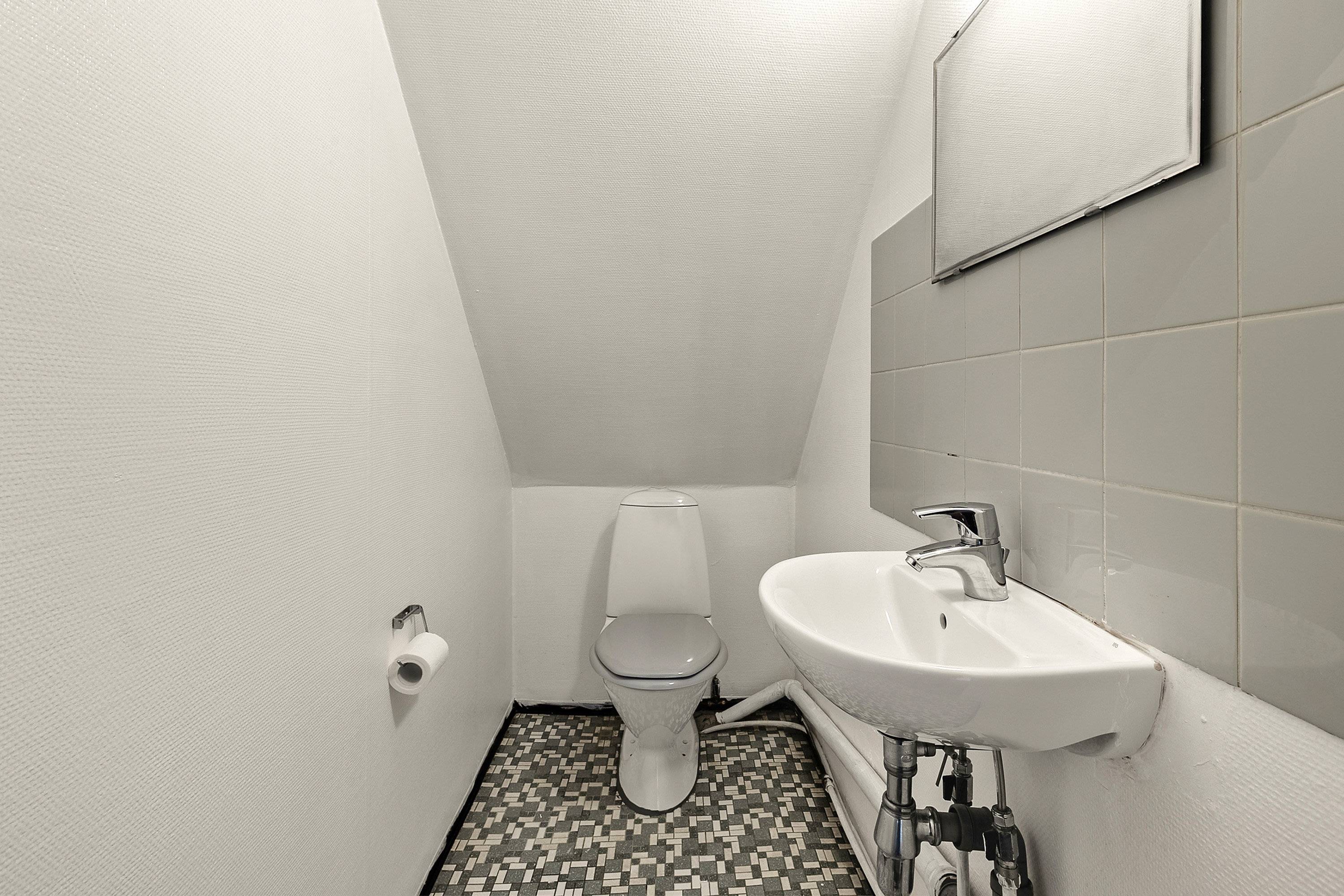 Fremhævet toilet billede i fuldskærmstilstand. Billede af Kliplev Hovedgade 15, Kliplev, 6200 Aabenraa