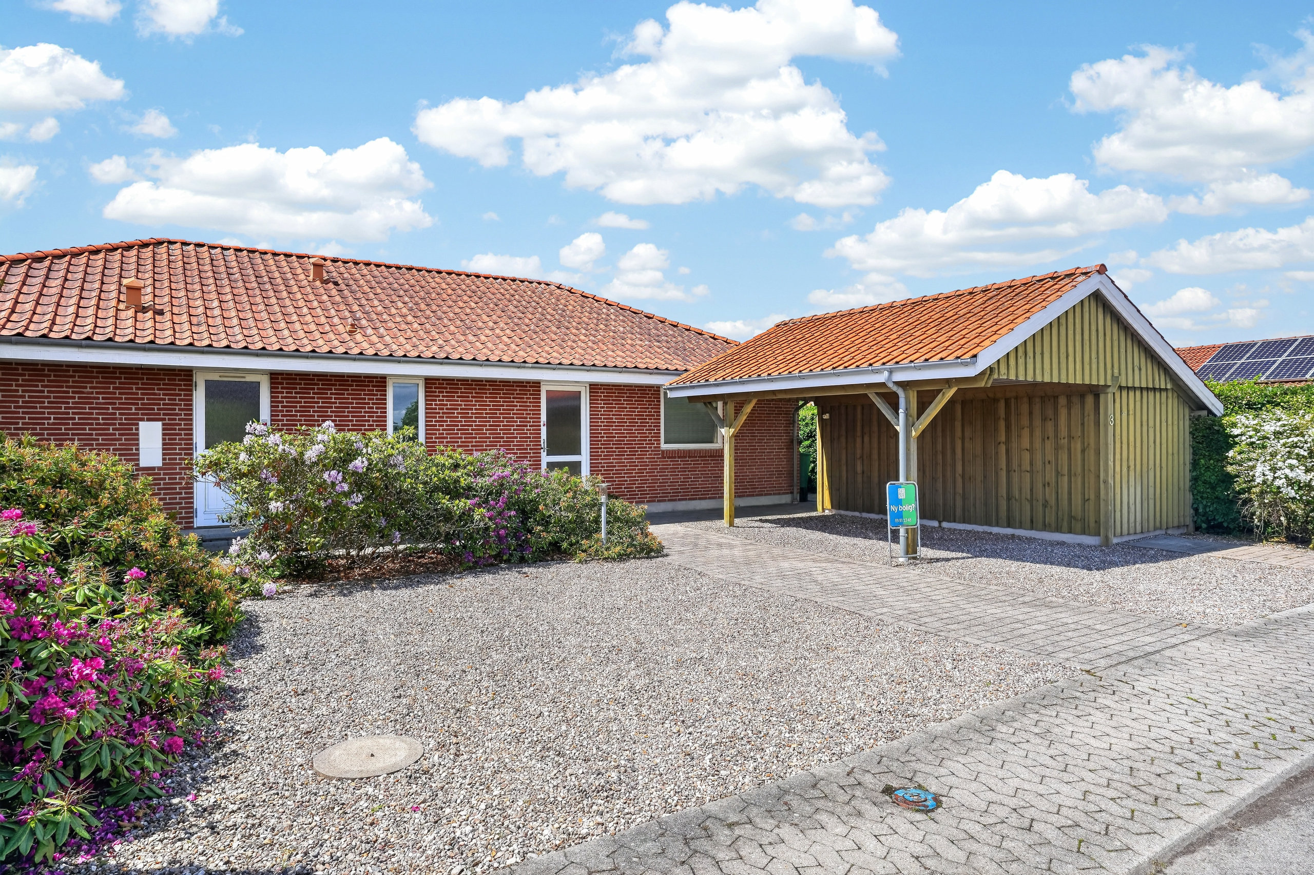 Fremhævet indkørsel billede i fuldskærmstilstand. Billede af Digtervænget 3, 4500 Nykøbing Sj