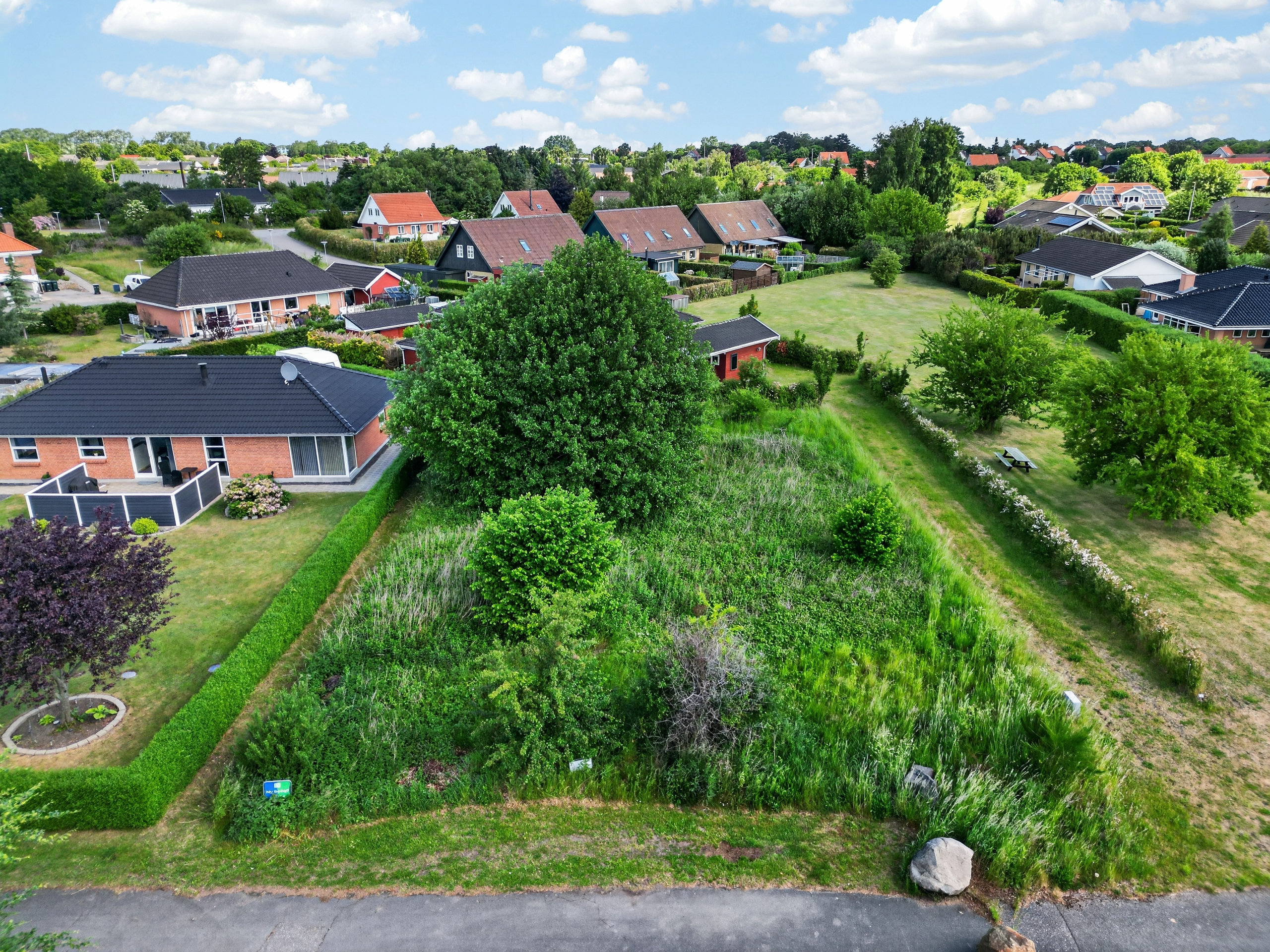 Fremhævet luftfoto billede i fuldskærmstilstand. Billede af Ericalyngen 8, 4573 Højby
