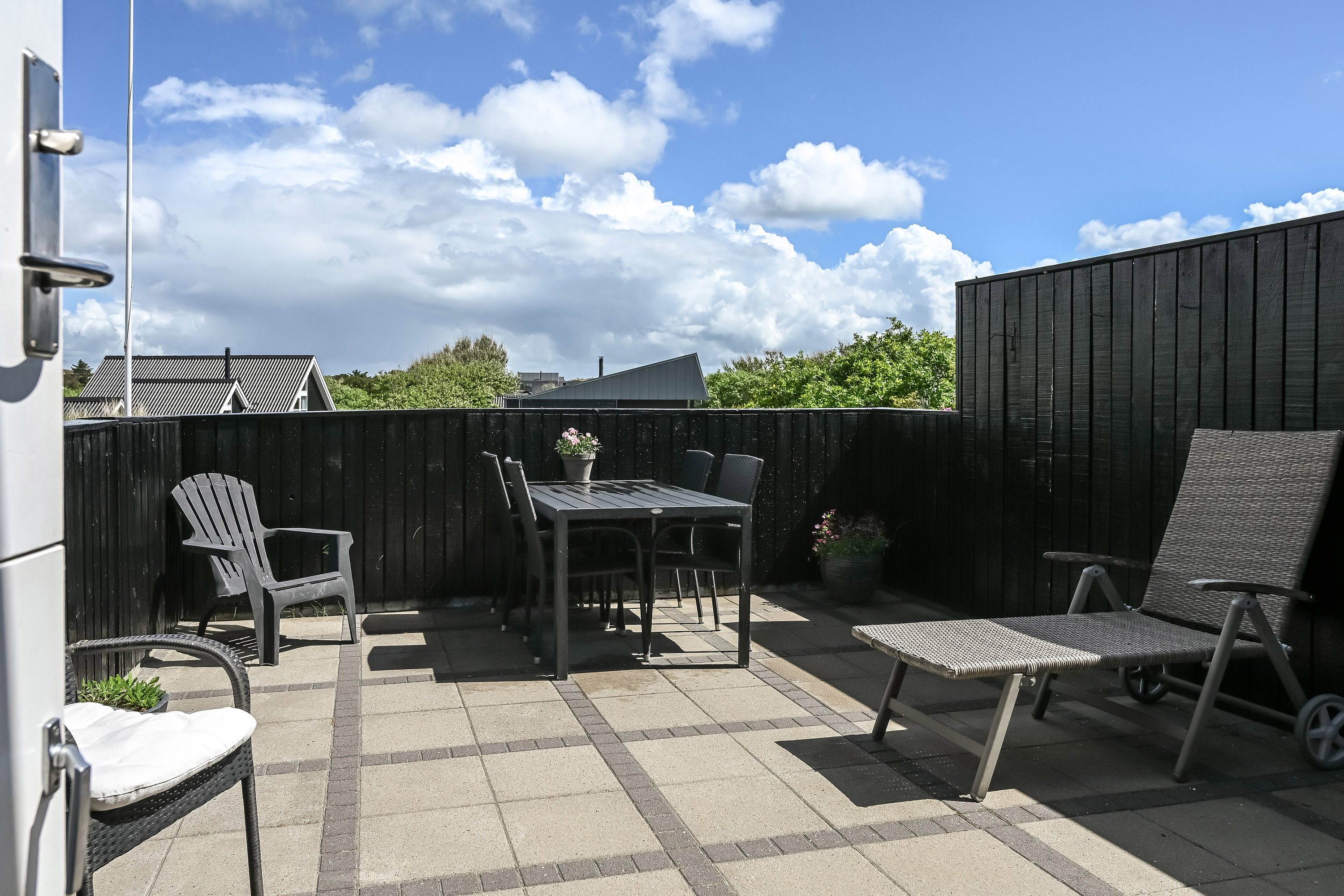 Fremhævet terrasse billede i fuldskærmstilstand. Billede af Slunden 55, Rindby Strand, 6720 Fanø