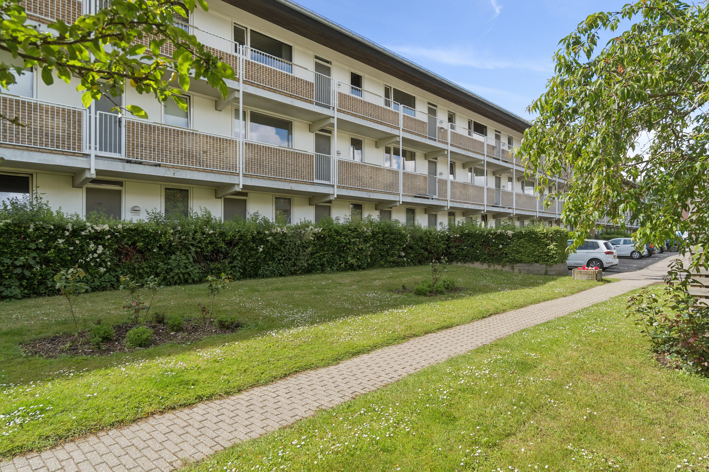 Fremhævet set fra haven billede i fuldskærmstilstand. Billede af Dalvangsvej 13, 1. 5., 2600 Glostrup