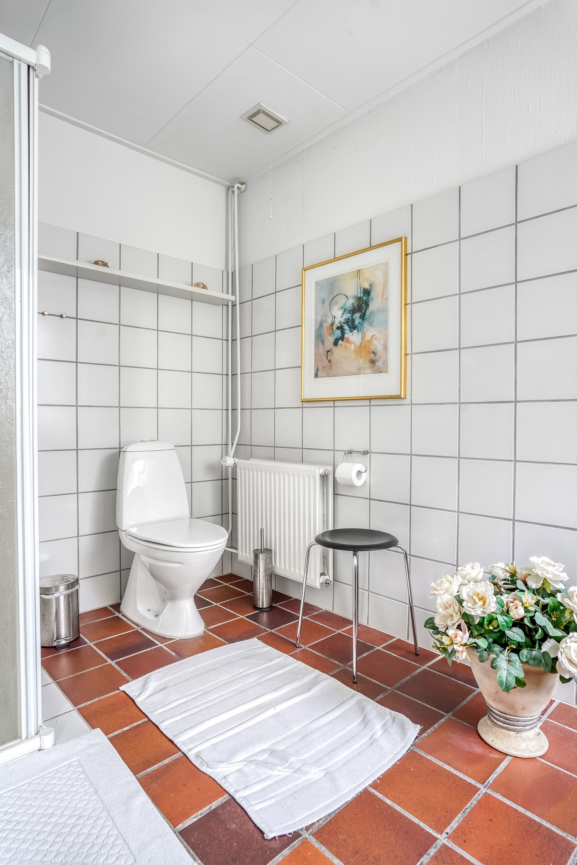 Fremhævet toilet billede i fuldskærmstilstand. Billede af Carl Nielsens Vej 6, Strib, 5500 Middelfart