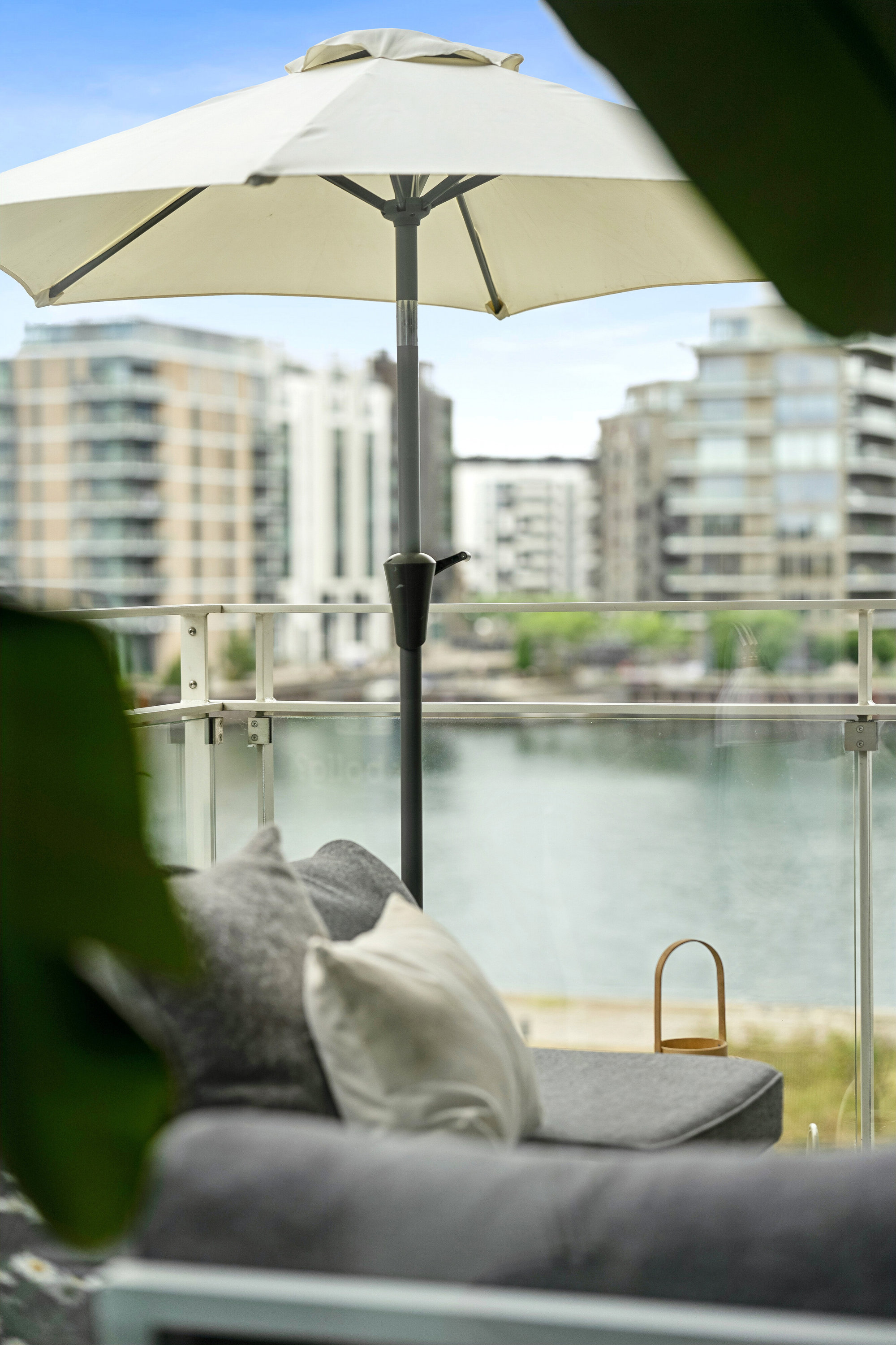 Fremhævet altan billede i fuldskærmstilstand. Billede af Islands Brygge 38A, 2. th., 2300 København S