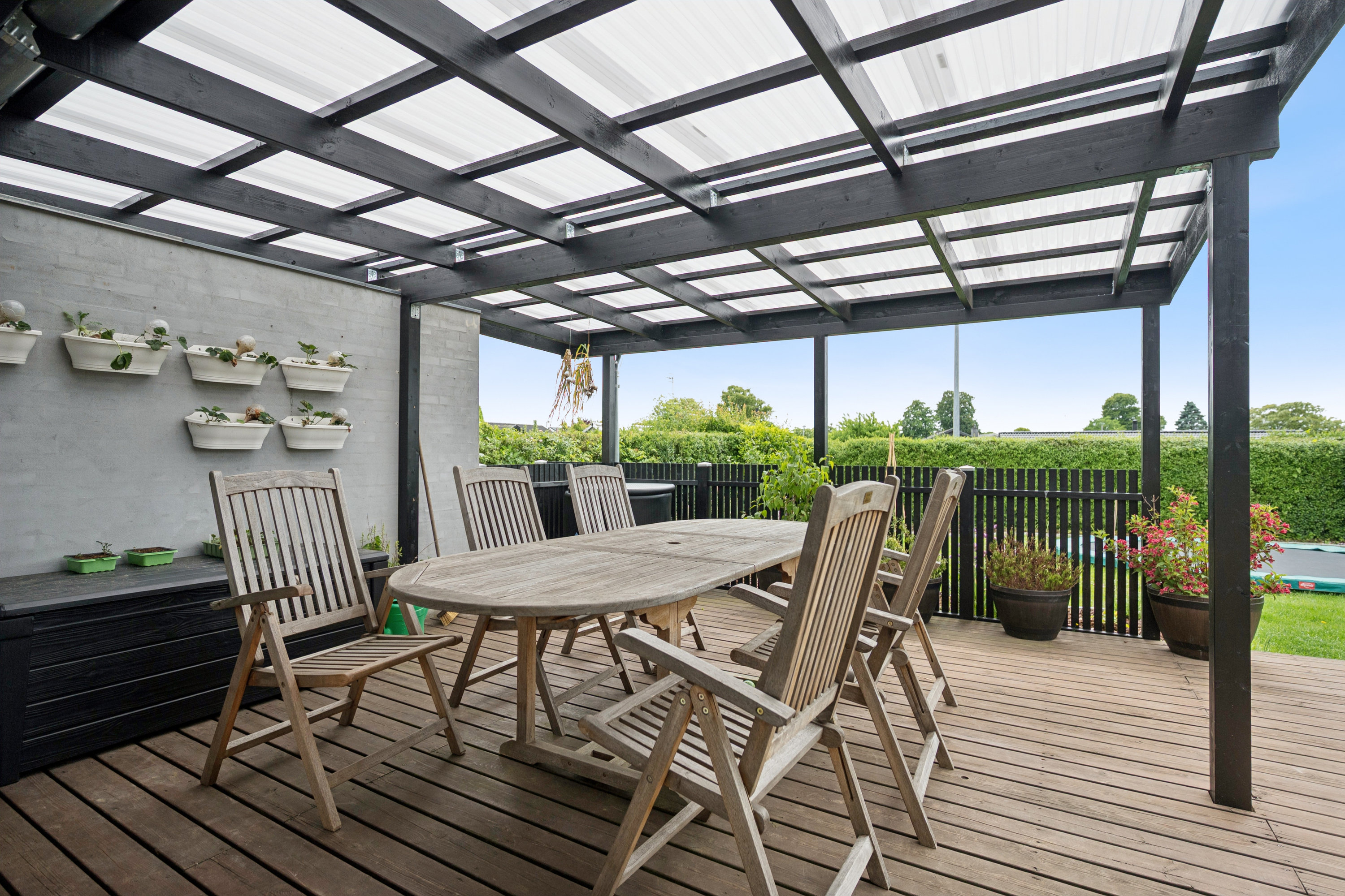 Fremhævet terrasse billede i fuldskærmstilstand. Billede af Odinshøjvej 3, Ellekilde, 3140 Ålsgårde