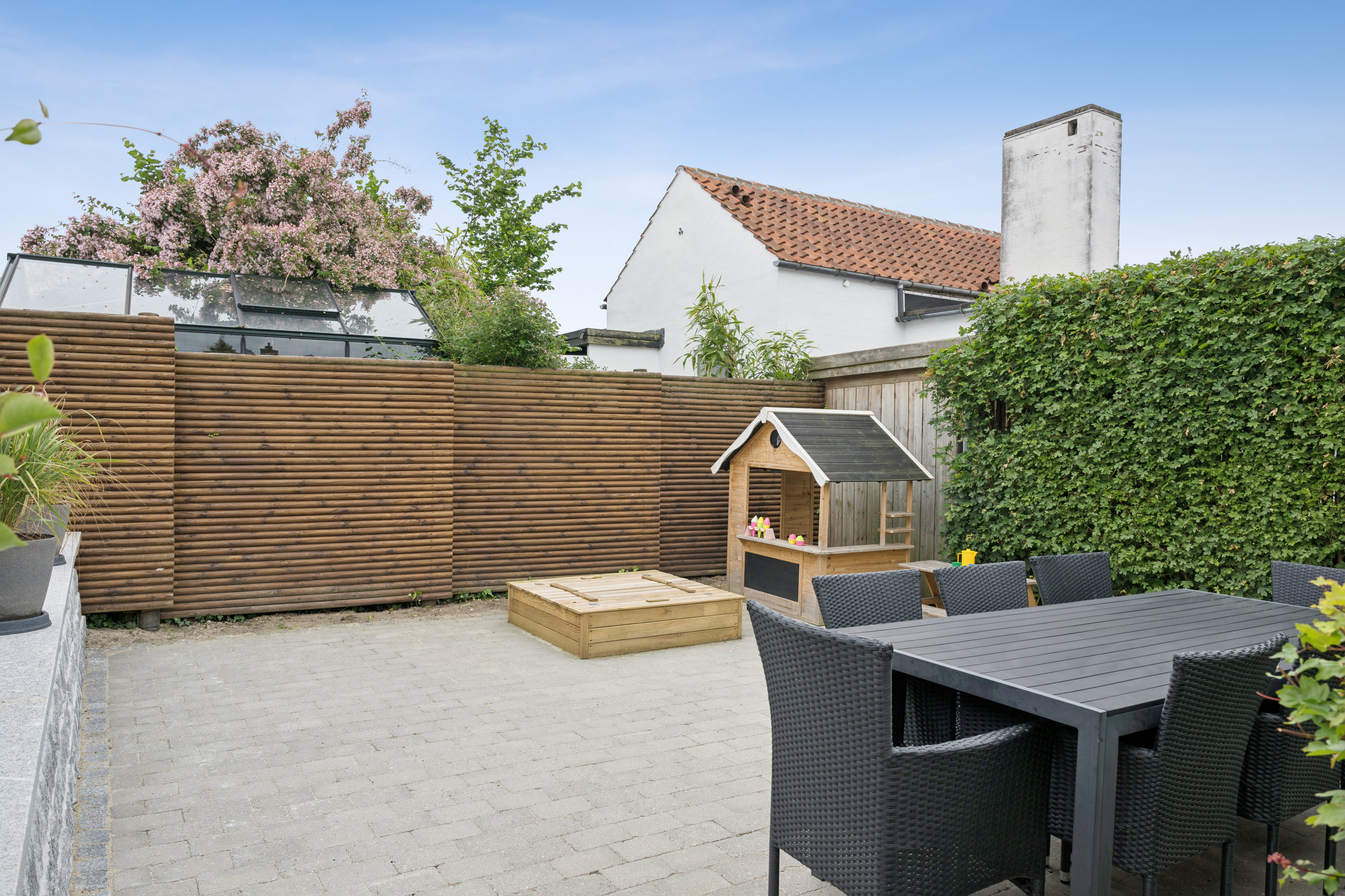 Fremhævet terrasse billede i fuldskærmstilstand. Billede af Wienerbyen 6, 2830 Virum