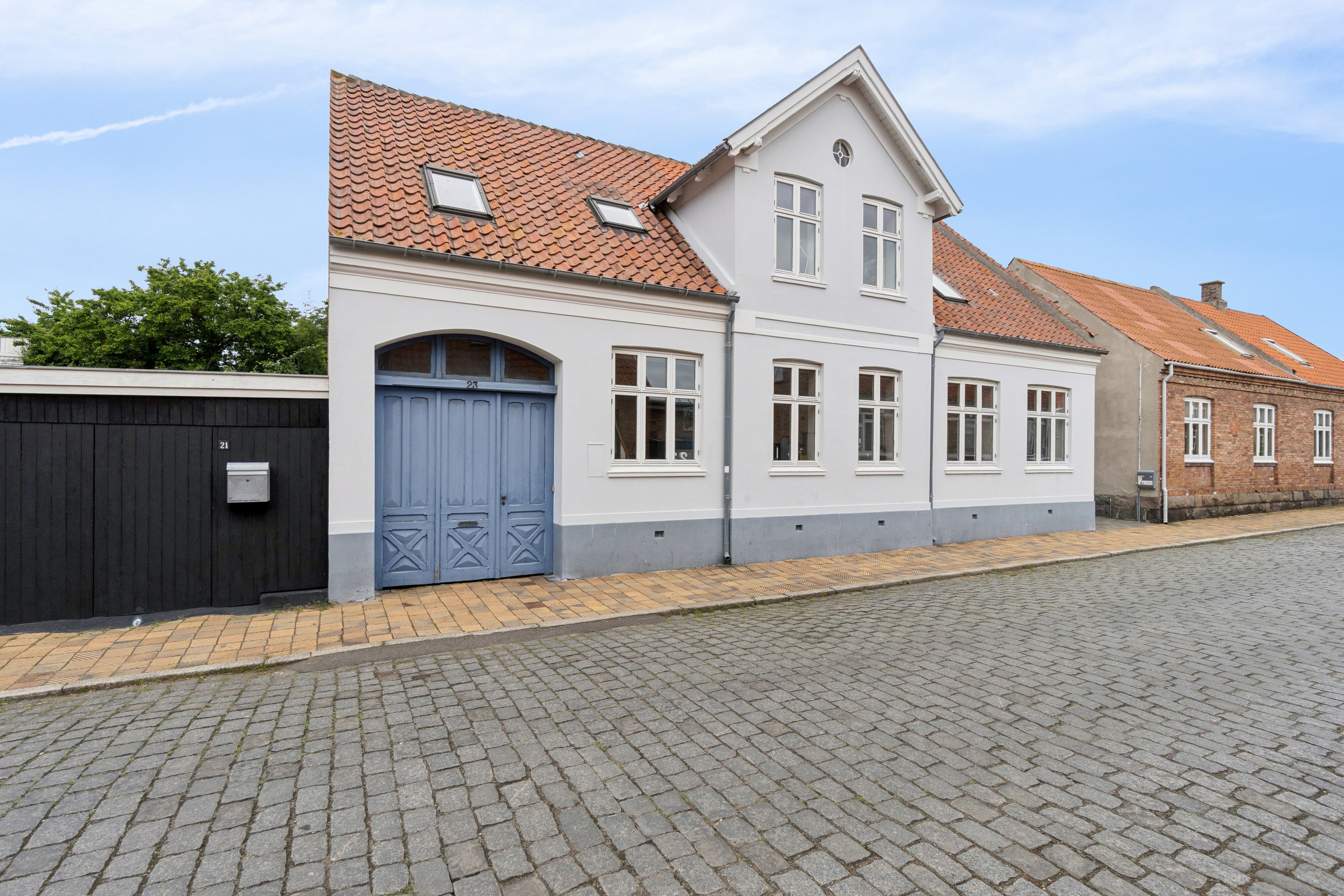 Fremhævet facade billede i fuldskærmstilstand. Billede af Østervoldgade 23, 3700 Rønne