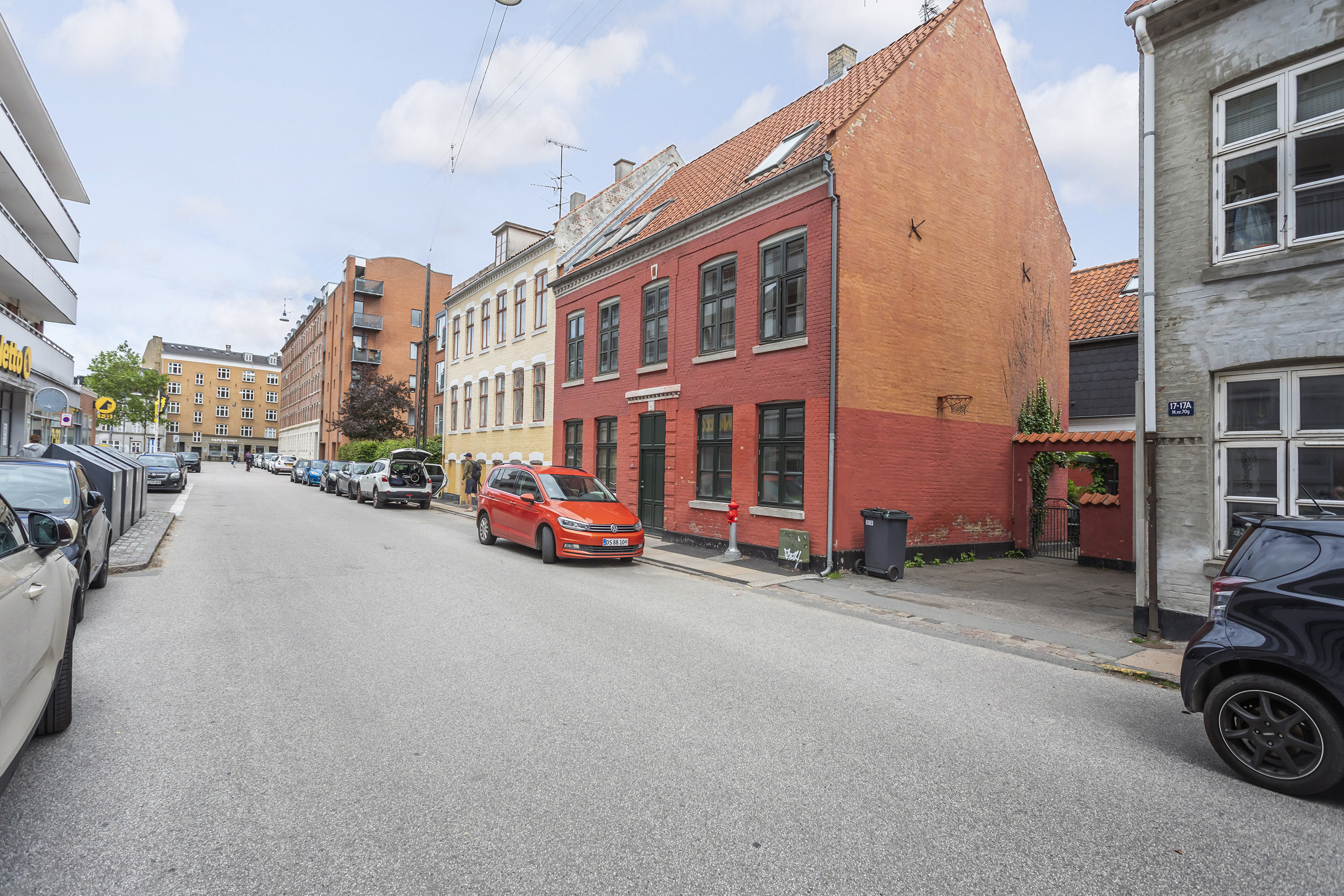 Fremhævet facade billede i fuldskærmstilstand. Billede af Kirkegårdsvej 15A, st.., 2300 København S