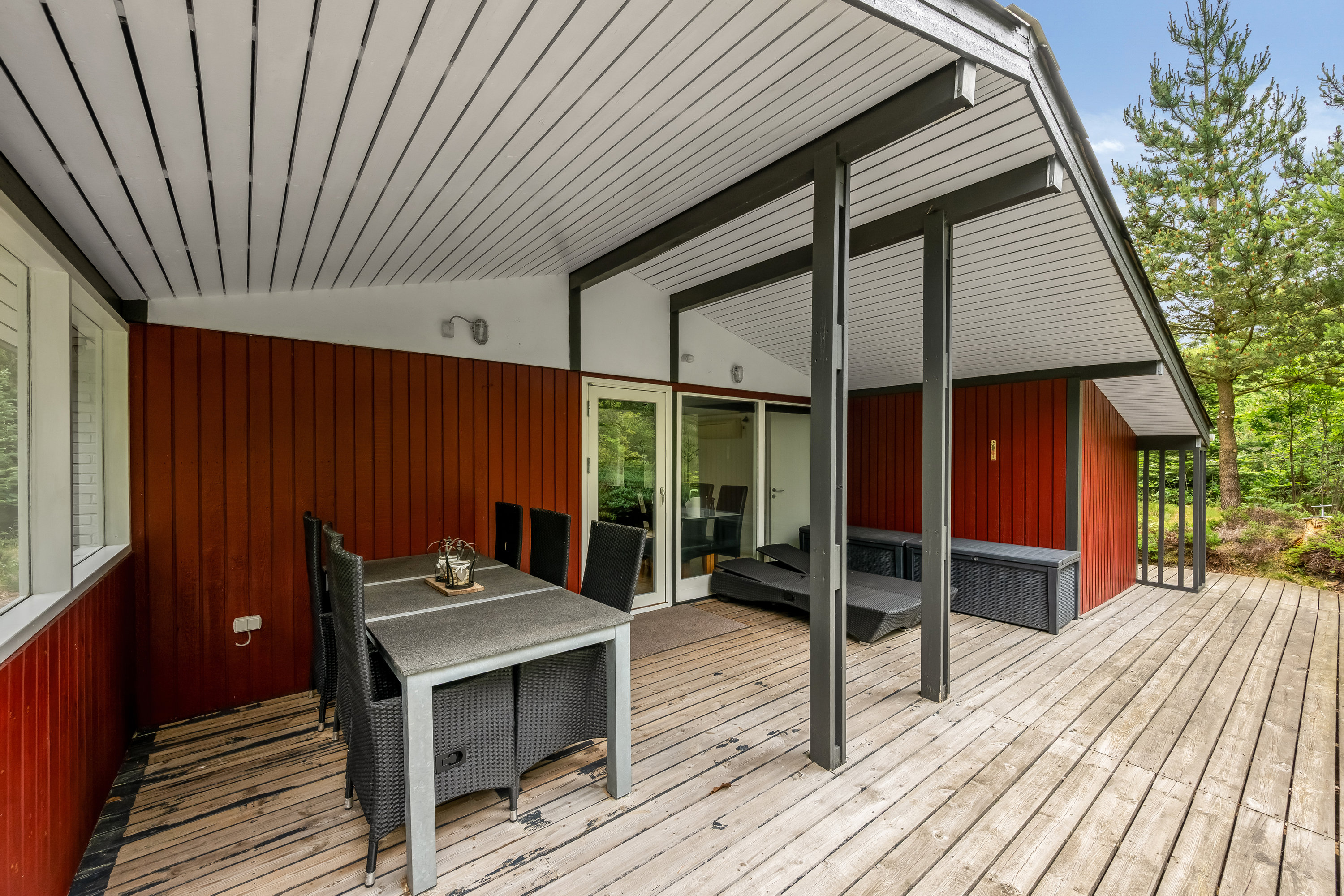 Fremhævet overdækket terrasse billede i fuldskærmstilstand. Billede af Grævlingevej 11, 6893 Hemmet