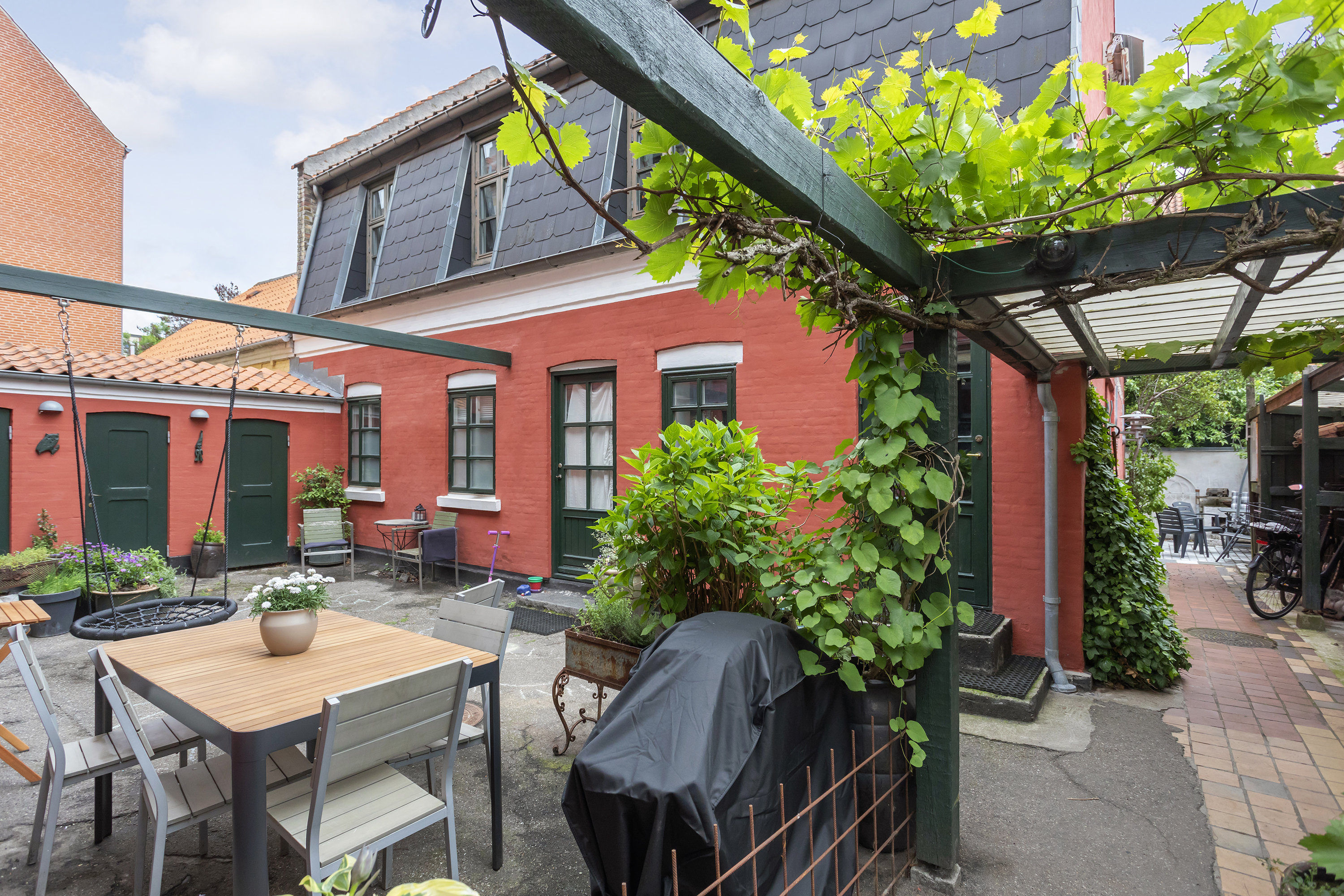 Fremhævet terrasse billede i fuldskærmstilstand. Billede af Kirkegårdsvej 15A, st.., 2300 København S