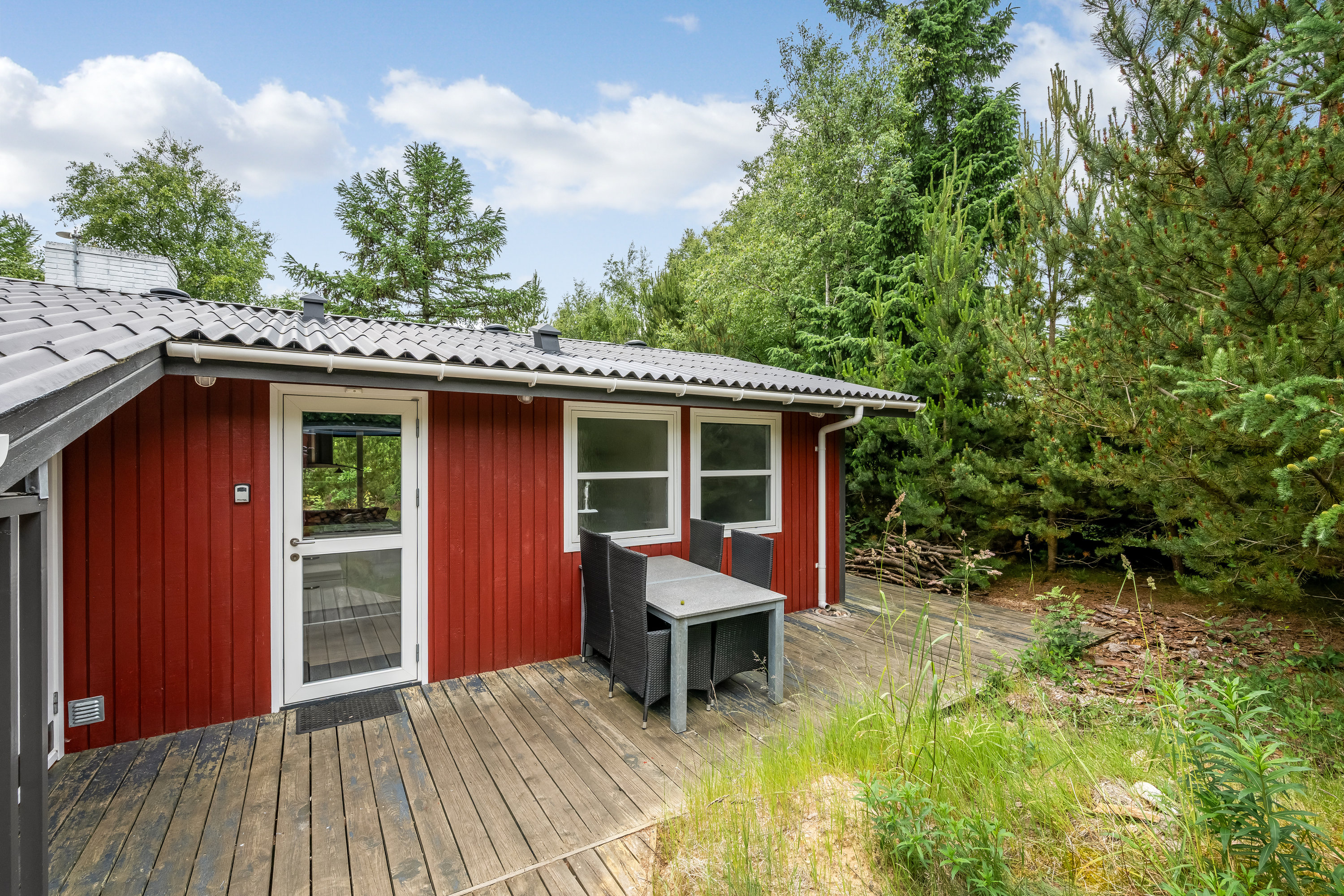 Fremhævet terrasse billede i fuldskærmstilstand. Billede af Grævlingevej 11, 6893 Hemmet