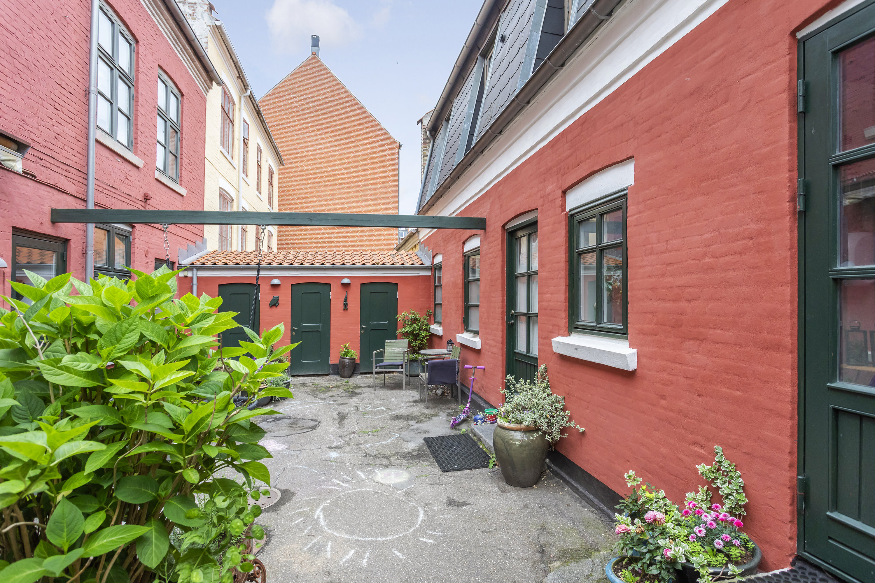 Fremhævet terrasse billede i fuldskærmstilstand. Billede af Kirkegårdsvej 15A, st.., 2300 København S