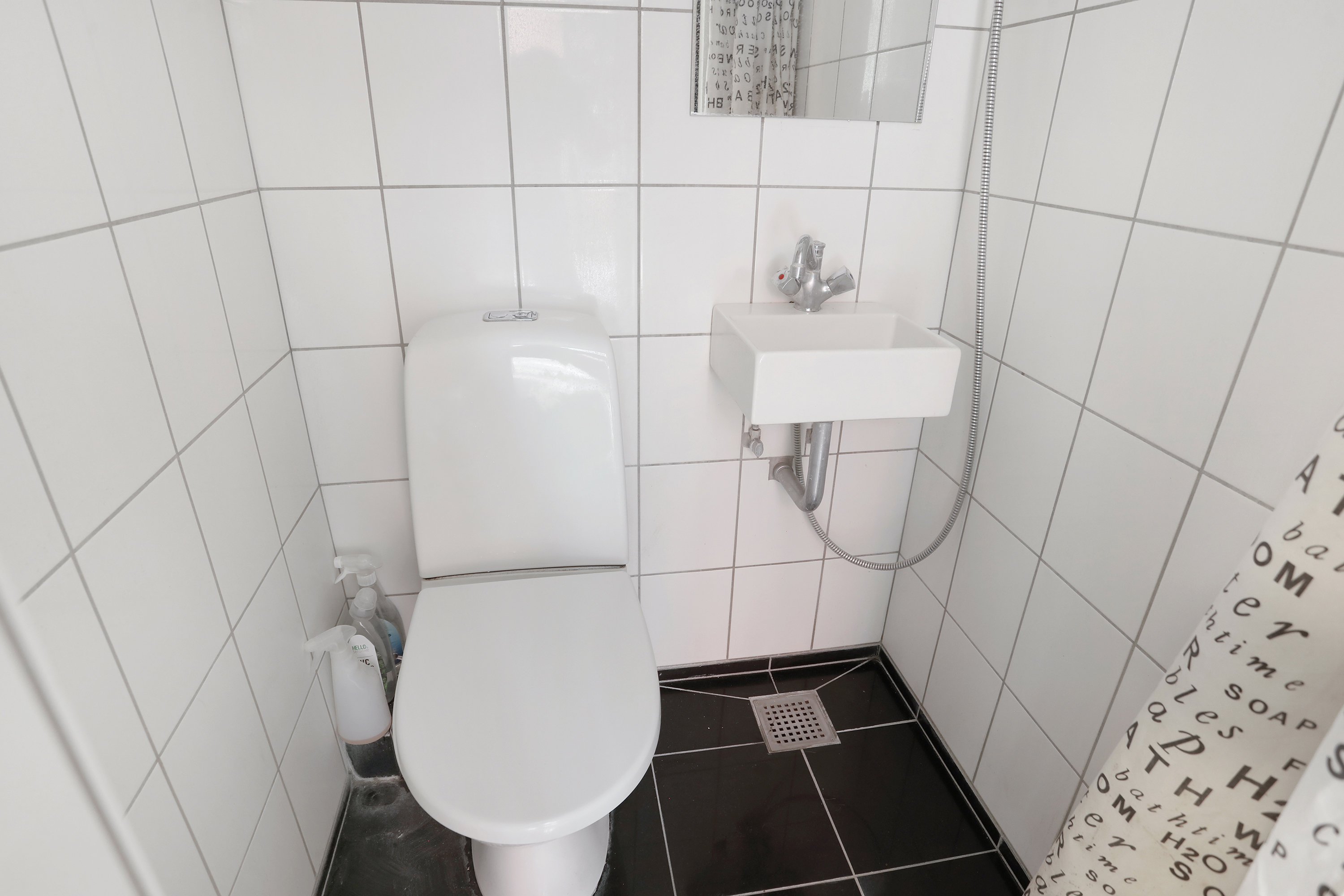 Fremhævet toilet billede i fuldskærmstilstand. Billede af Kirkegårdsvej 15A, st.., 2300 København S