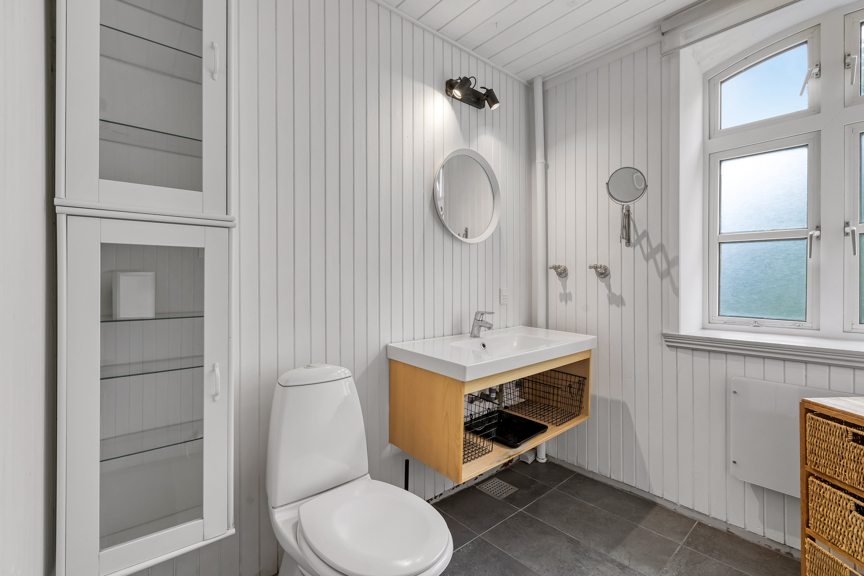 Fremhævet toilet billede i fuldskærmstilstand. Billede af Hovedgaden 85A, st., Nordby, 6720 Fanø