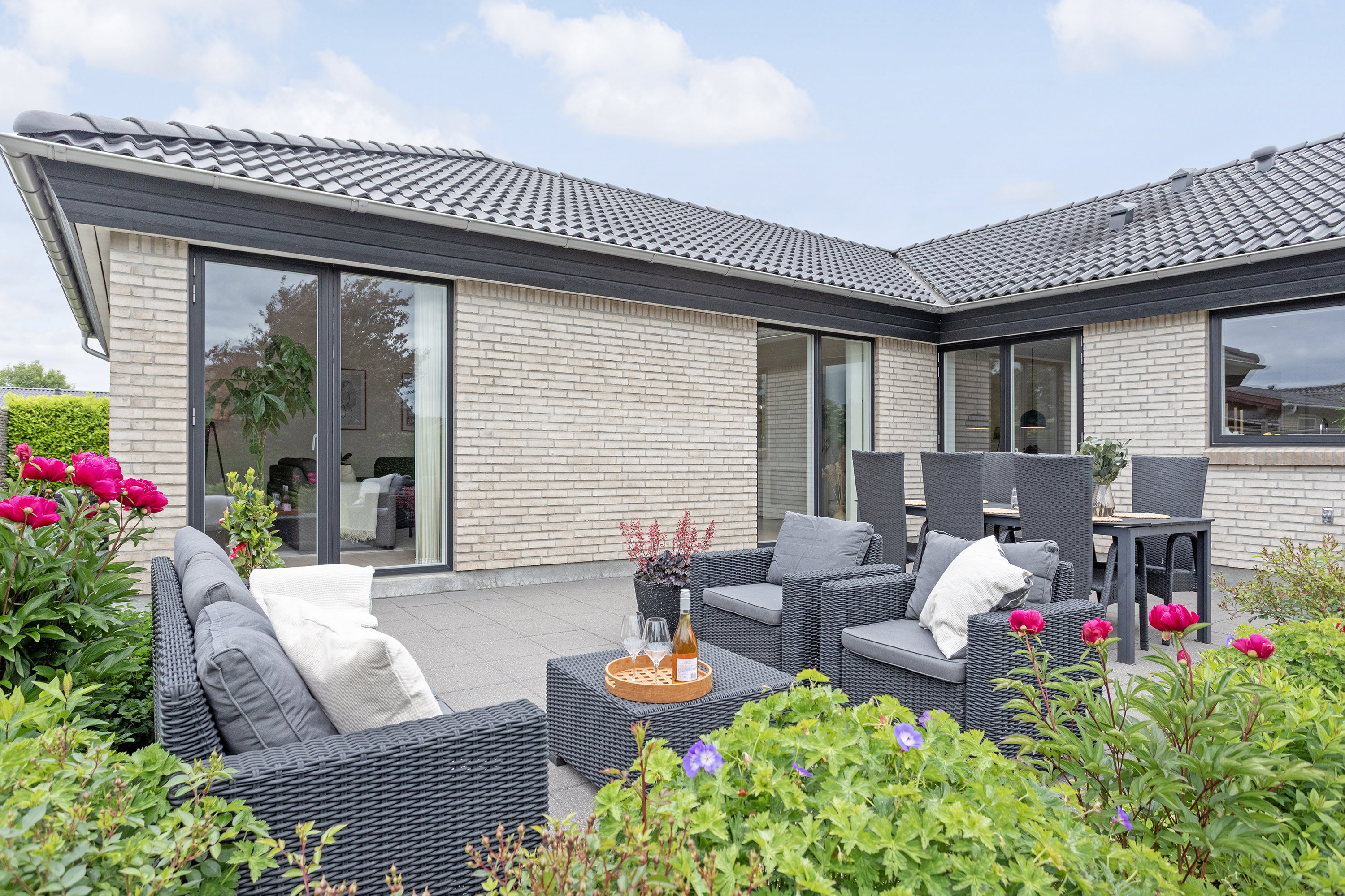 Fremhævet terrasse billede i fuldskærmstilstand. Billede af Udbyvej 7, 2740 Skovlunde