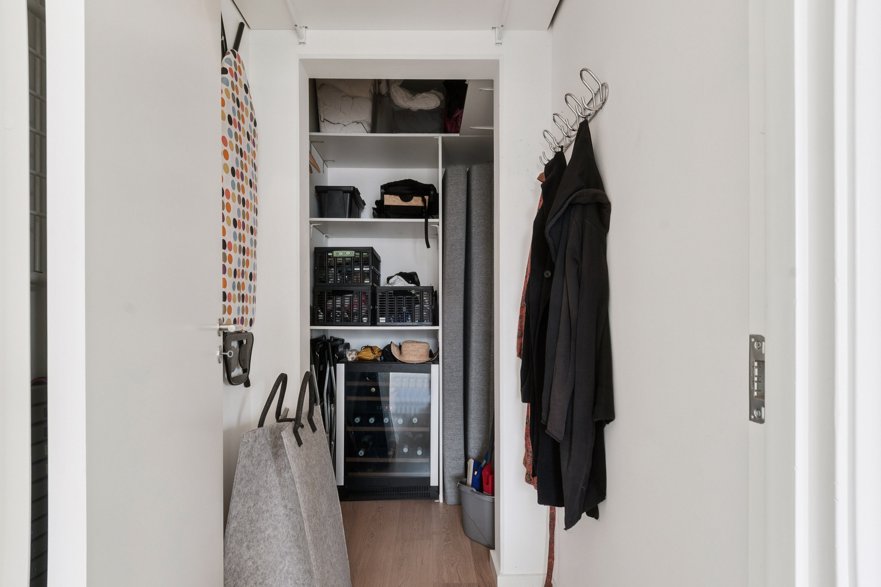Fremhævet walkin closet billede i fuldskærmstilstand. Billede af Robert Jacobsens Vej 5A, 4. th., 2300 København S