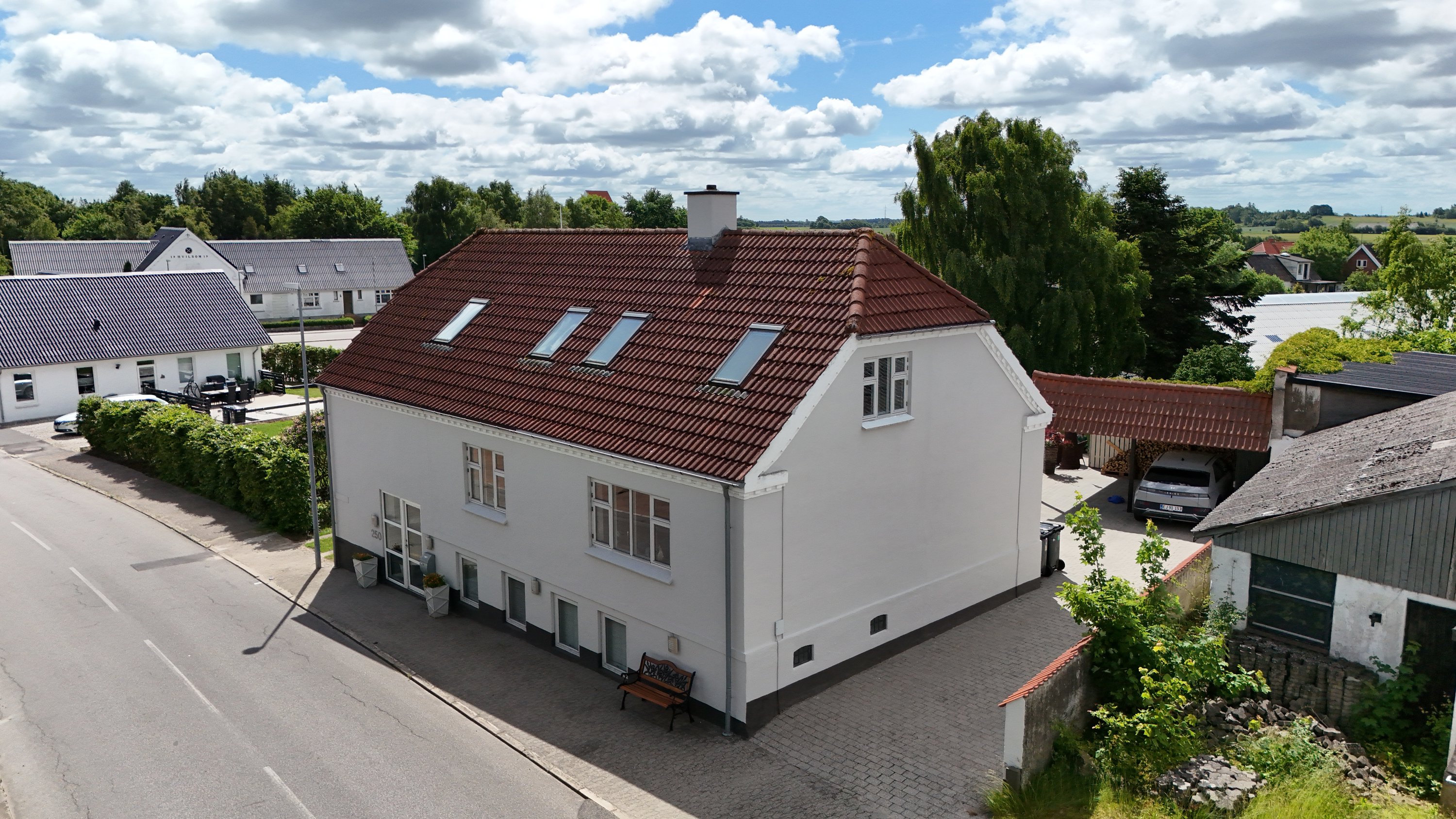 Fremhævet drone billede i fuldskærmstilstand. Billede af Hannerupvej 250, 9500 Hobro