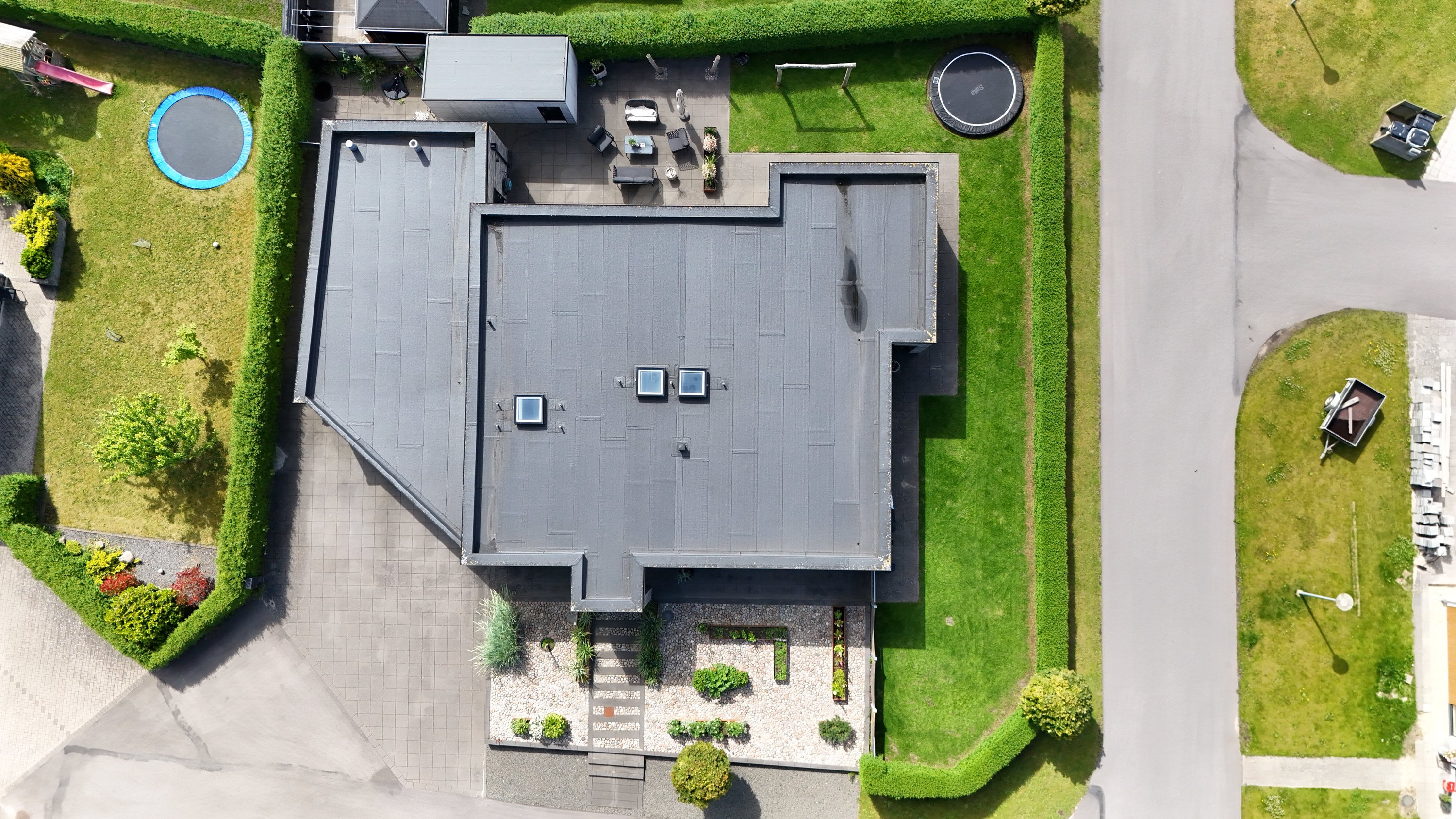 Fremhævet drone billede i fuldskærmstilstand. Billede af Bavnehøjvej 17, Valsgård, 9500 Hobro