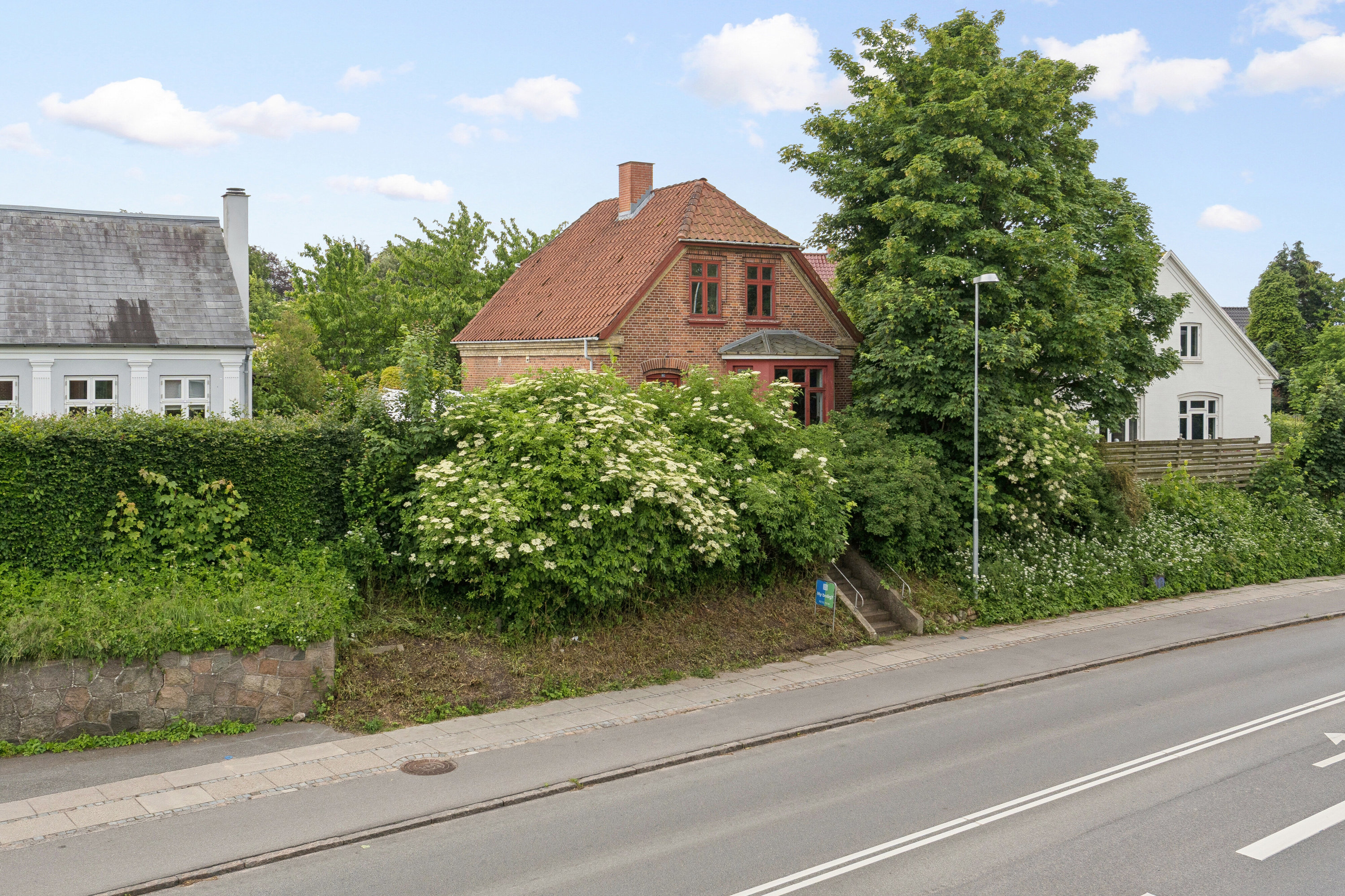 Fremhævet set fra vejen billede i fuldskærmstilstand. Billede af Nyborgvej 82, 5700 Svendborg