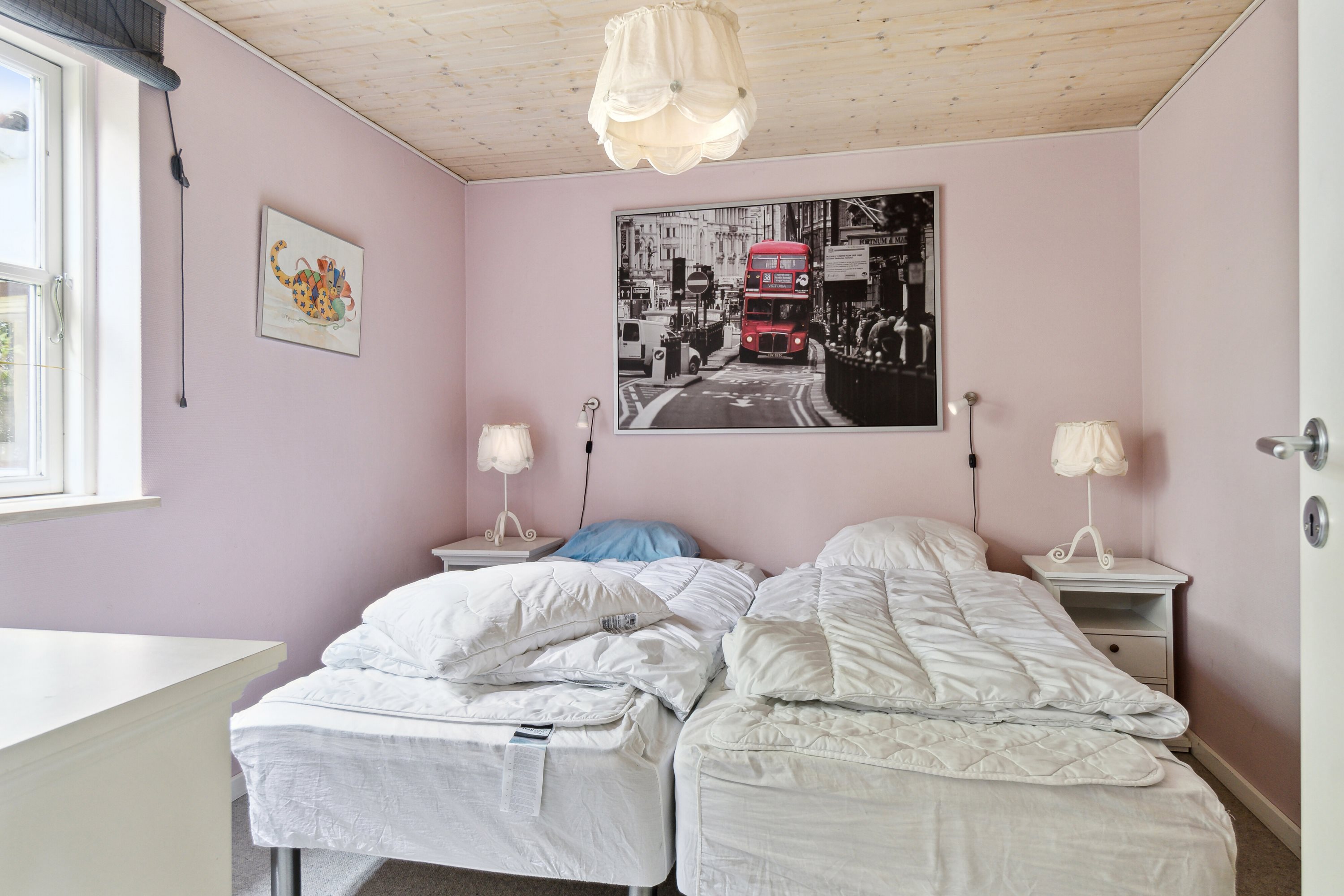 Fremhævet soveværelse billede i fuldskærmstilstand. Billede af Gærdesangervej 5, 4200 Slagelse