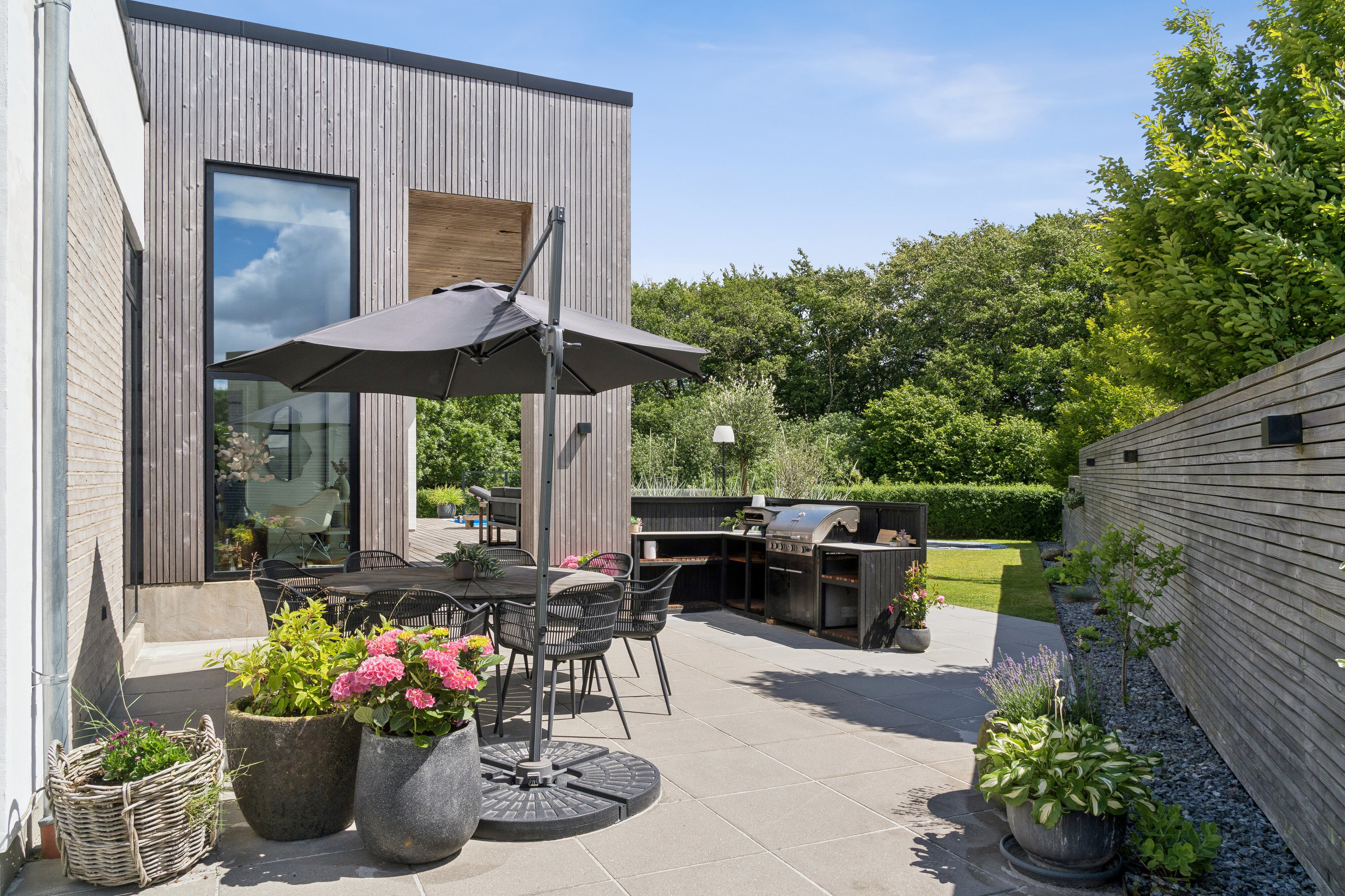 Fremhævet terrasse billede i fuldskærmstilstand. Billede af Onsholtgårdsvej 104, 8260 Viby J