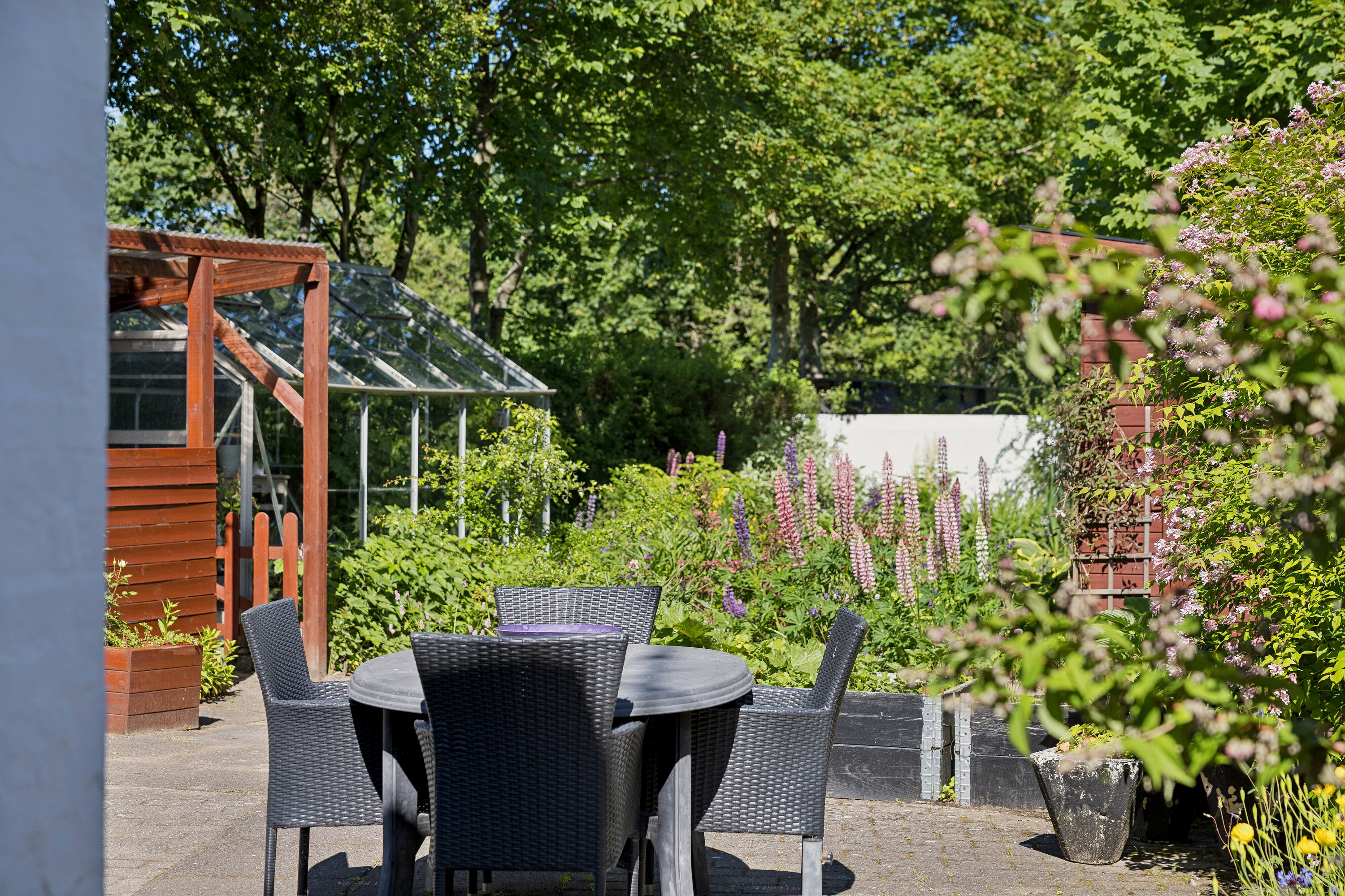 Fremhævet terrasse billede i fuldskærmstilstand. Billede af Stationsvej 1, Sønderskov, 9800 Hjørring