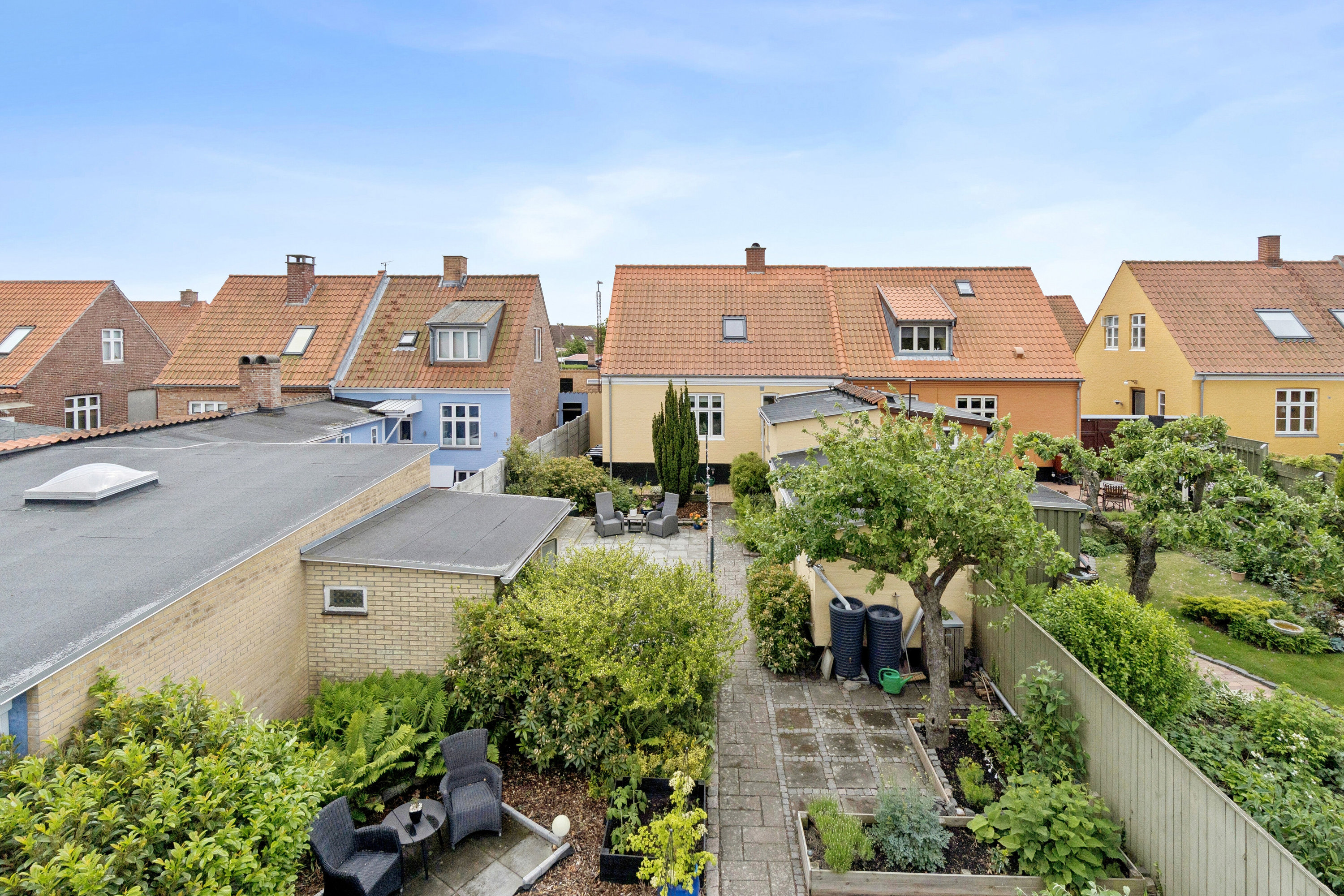 Fremhævet set fra haven billede i fuldskærmstilstand. Billede af Absalonsgade 13, 3700 Rønne