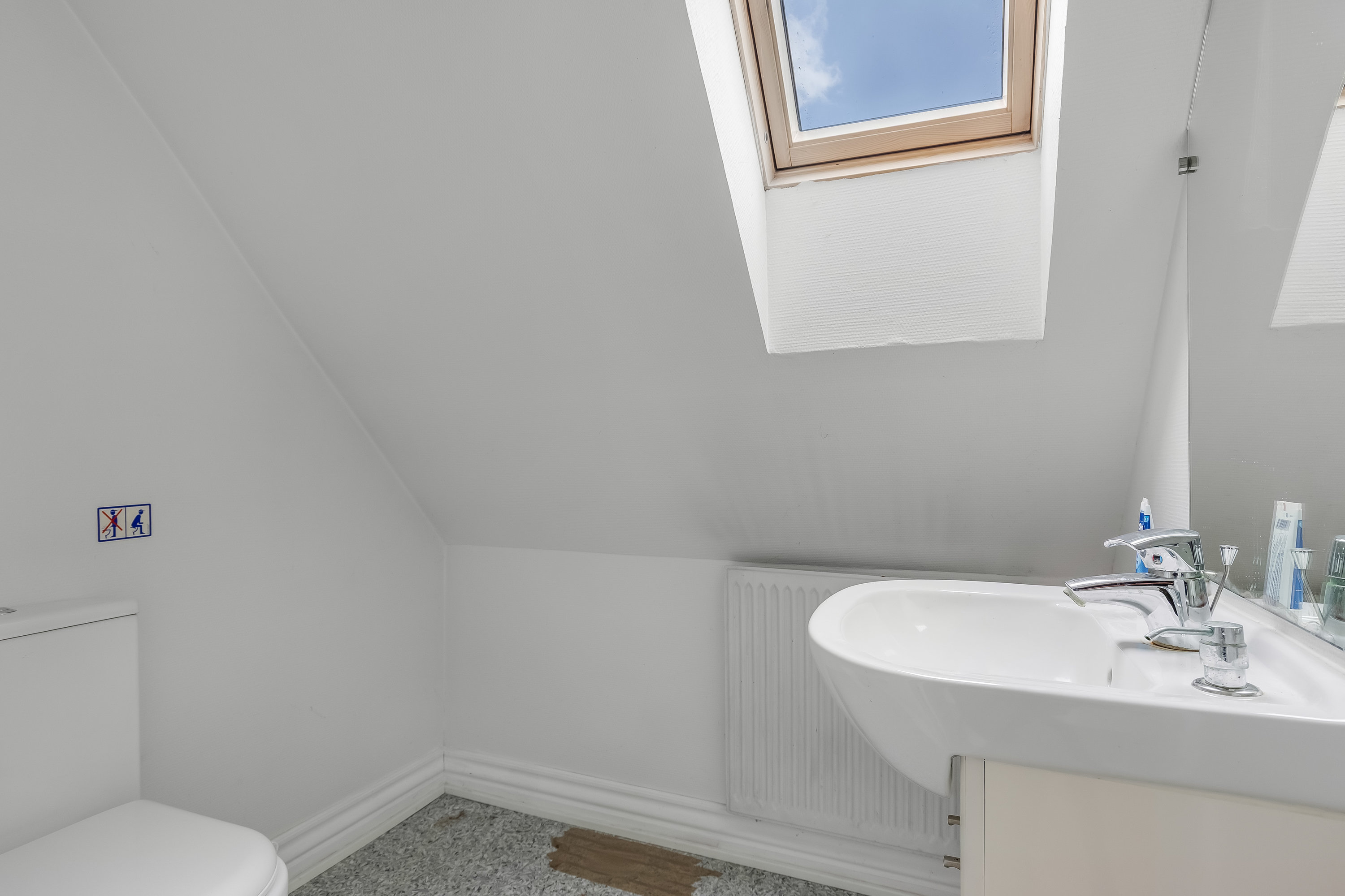 Fremhævet toilet billede i fuldskærmstilstand. Billede af Smedegade 2, 6535 Branderup J