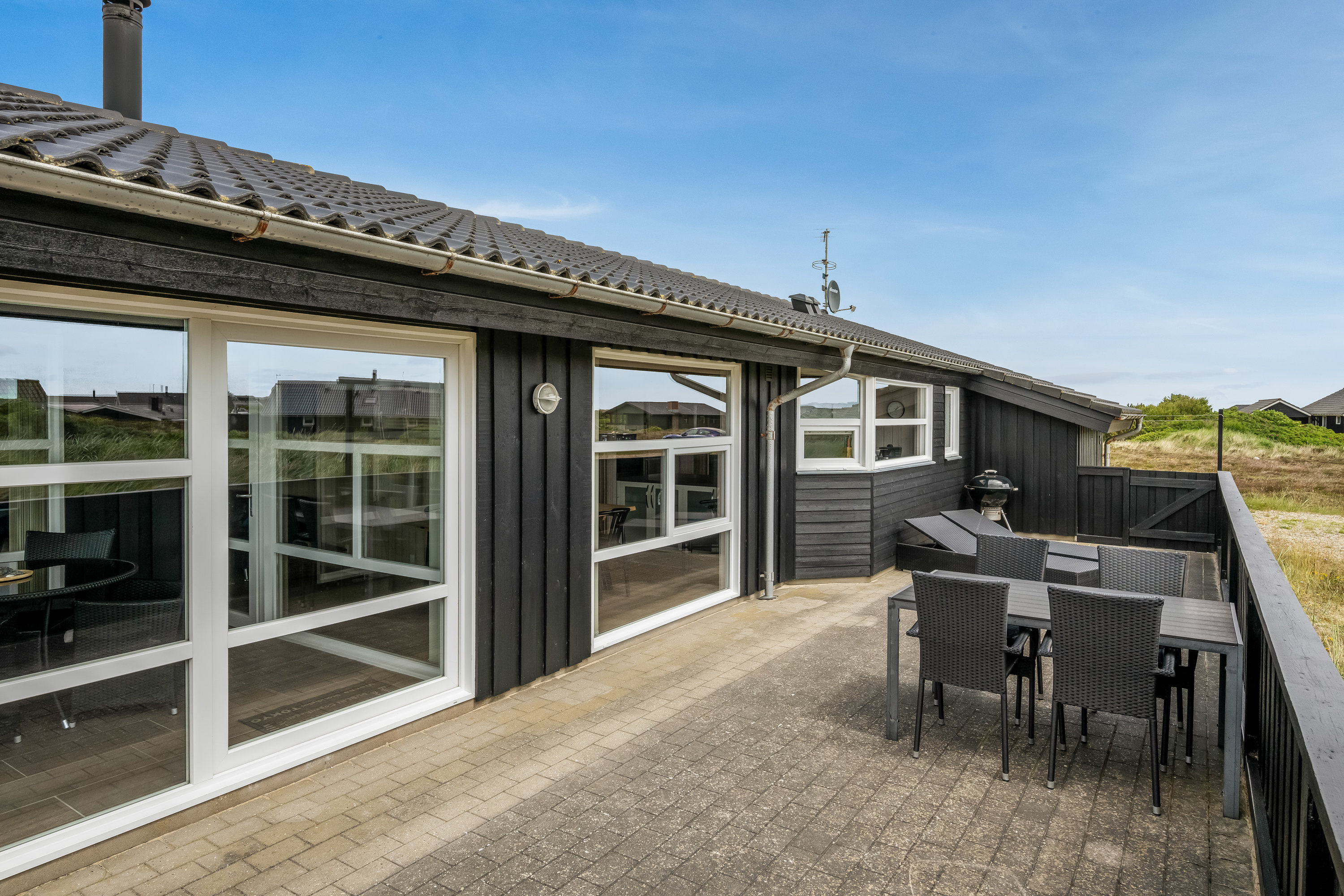 Fremhævet terrasse billede i fuldskærmstilstand. Billede af Rebekkavej 3, Bjerregaard, 6960 Hvide Sande