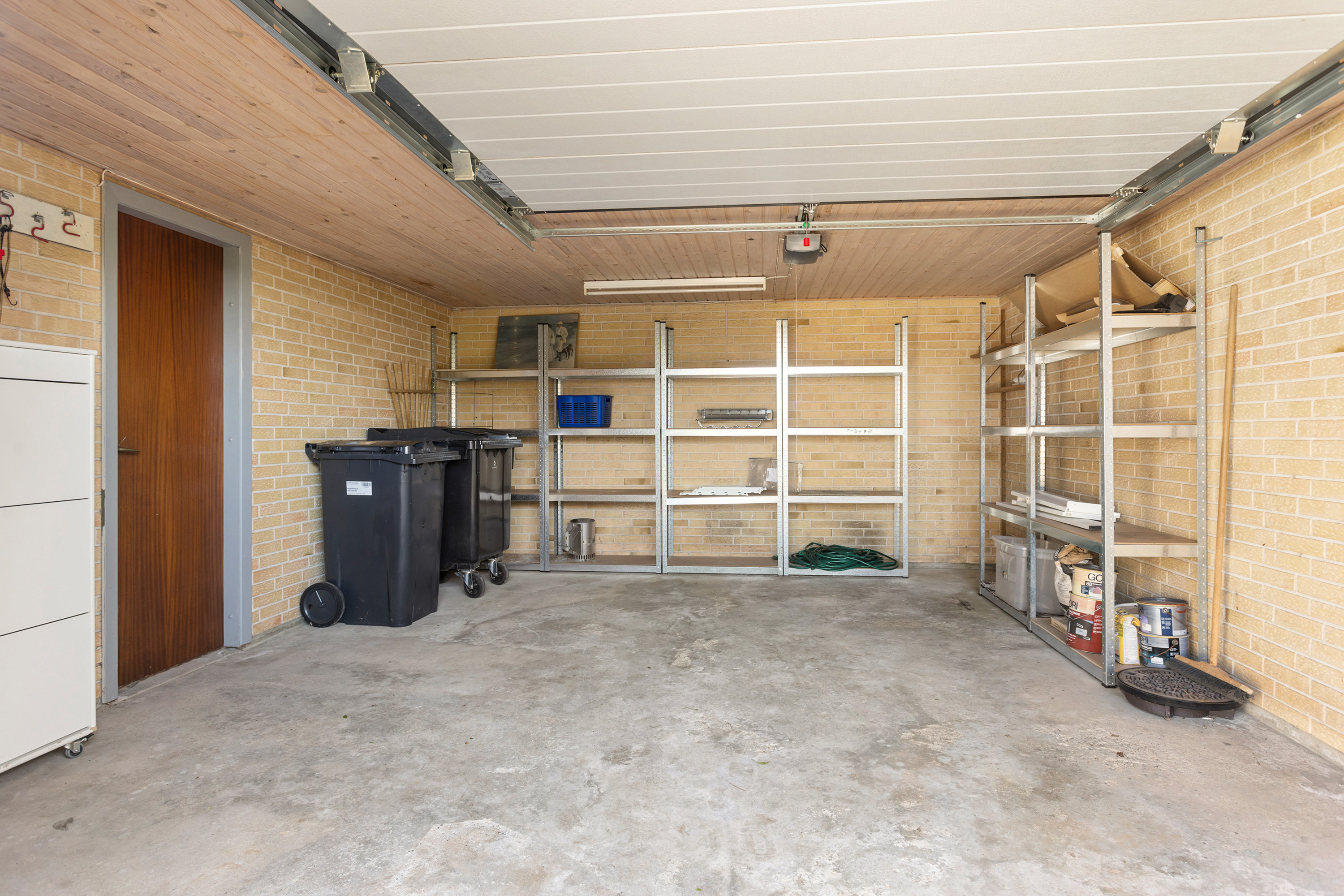Fremhævet garage billede i fuldskærmstilstand. Billede af Bogfinkevej 21, 9352 Dybvad