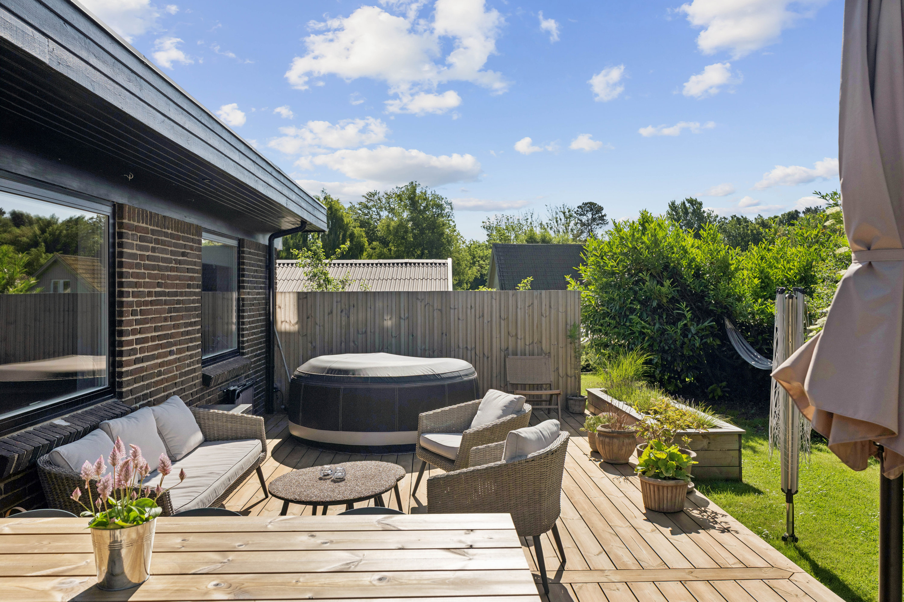 Fremhævet terrasse billede i fuldskærmstilstand. Billede af Egå Kirkesti 4, 8250 Egå