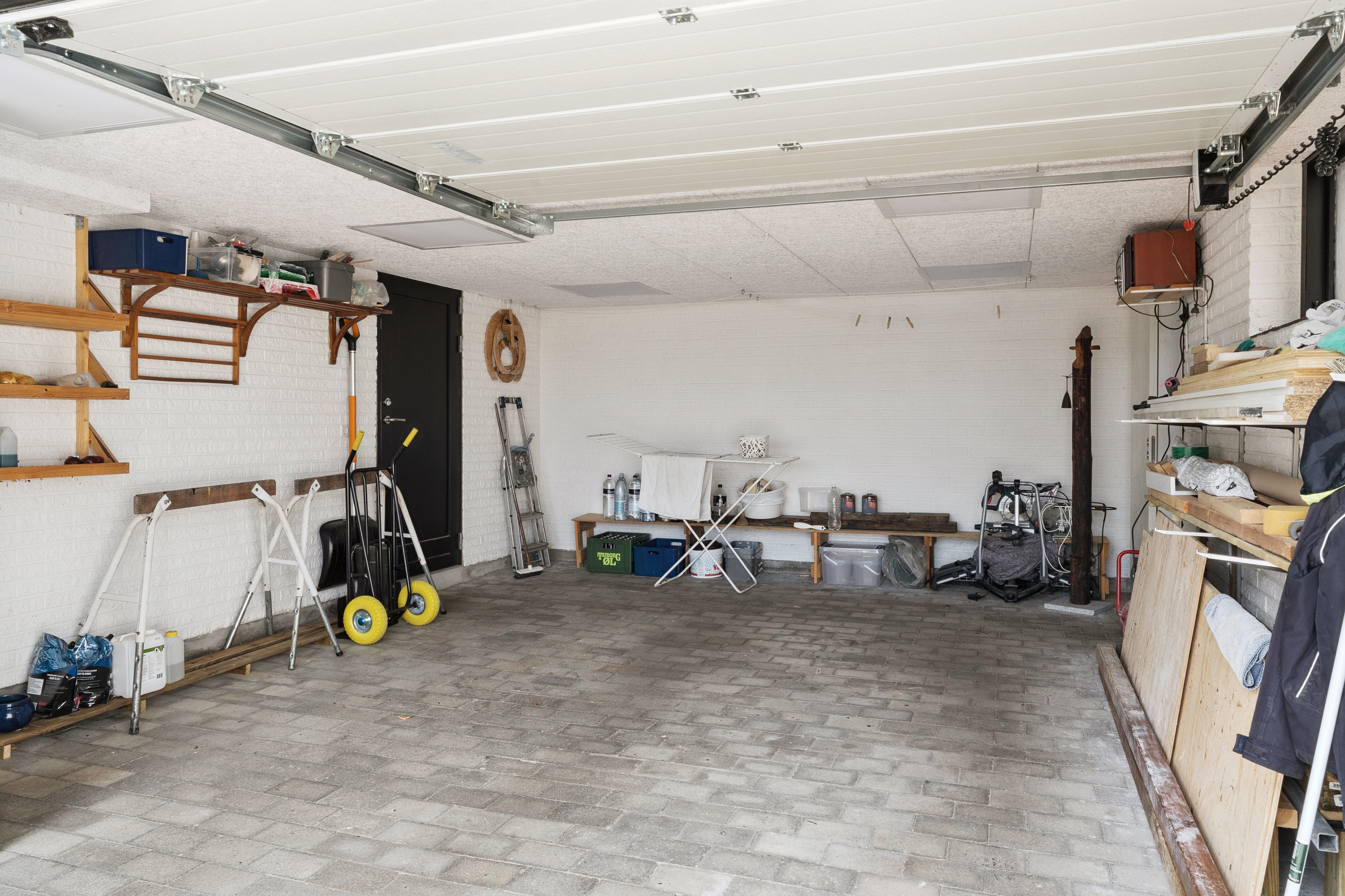 Fremhævet garage billede i fuldskærmstilstand. Billede af Spergelvej 1, 9270 Klarup