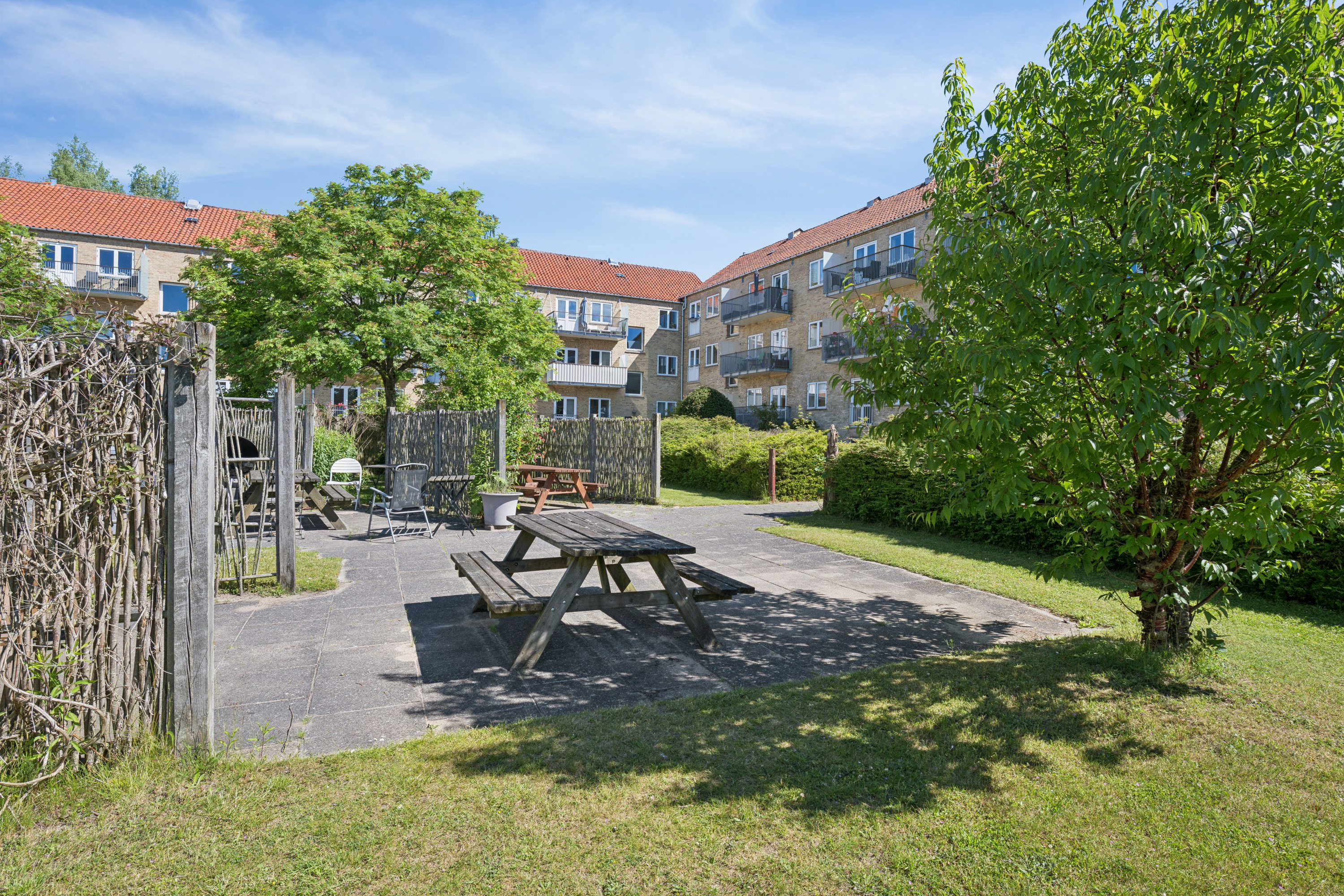 Fremhævet gårdmiljø billede i fuldskærmstilstand. Billede af Lyngbygårdsvej 63, 2. th., 2800 Kongens Lyngby