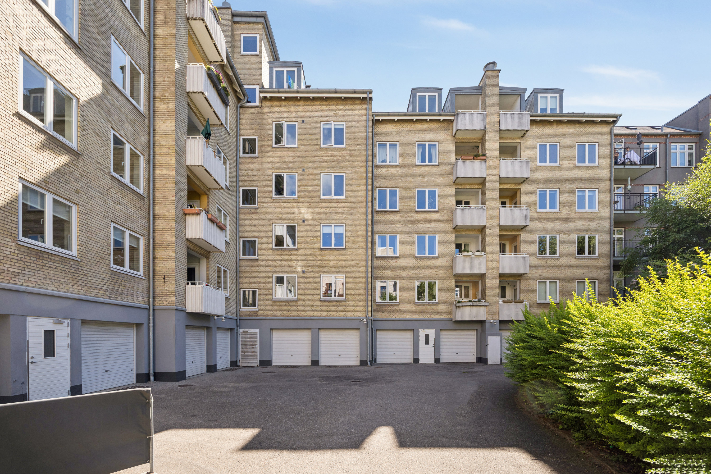 Fremhævet andet billede i fuldskærmstilstand. Billede af Kong Georgs Vej 51, 5. th., 2000 Frederiksberg