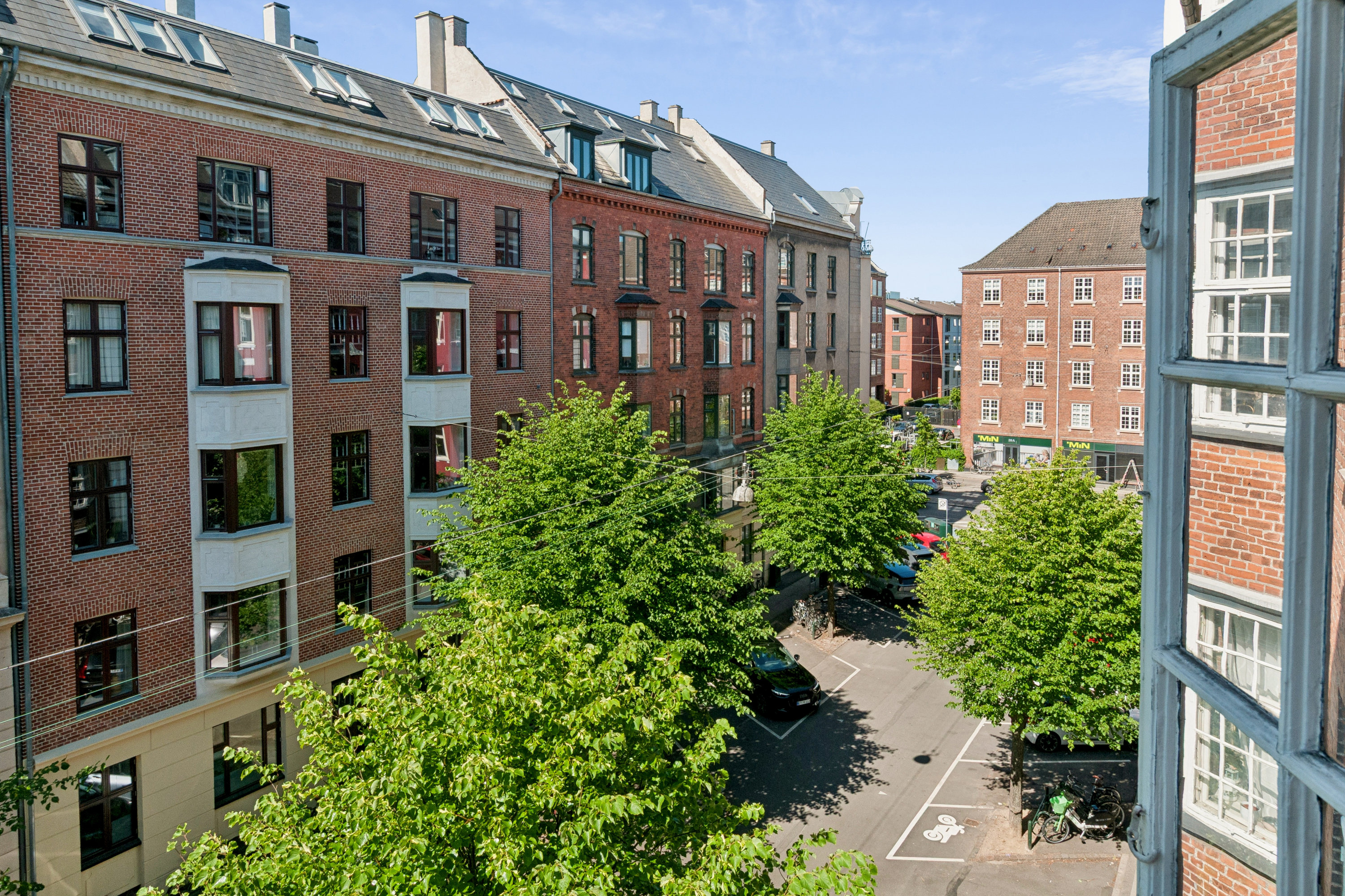 Fremhævet andet billede i fuldskærmstilstand. Billede af Lyøvej 7, 3. tv., 2000 Frederiksberg