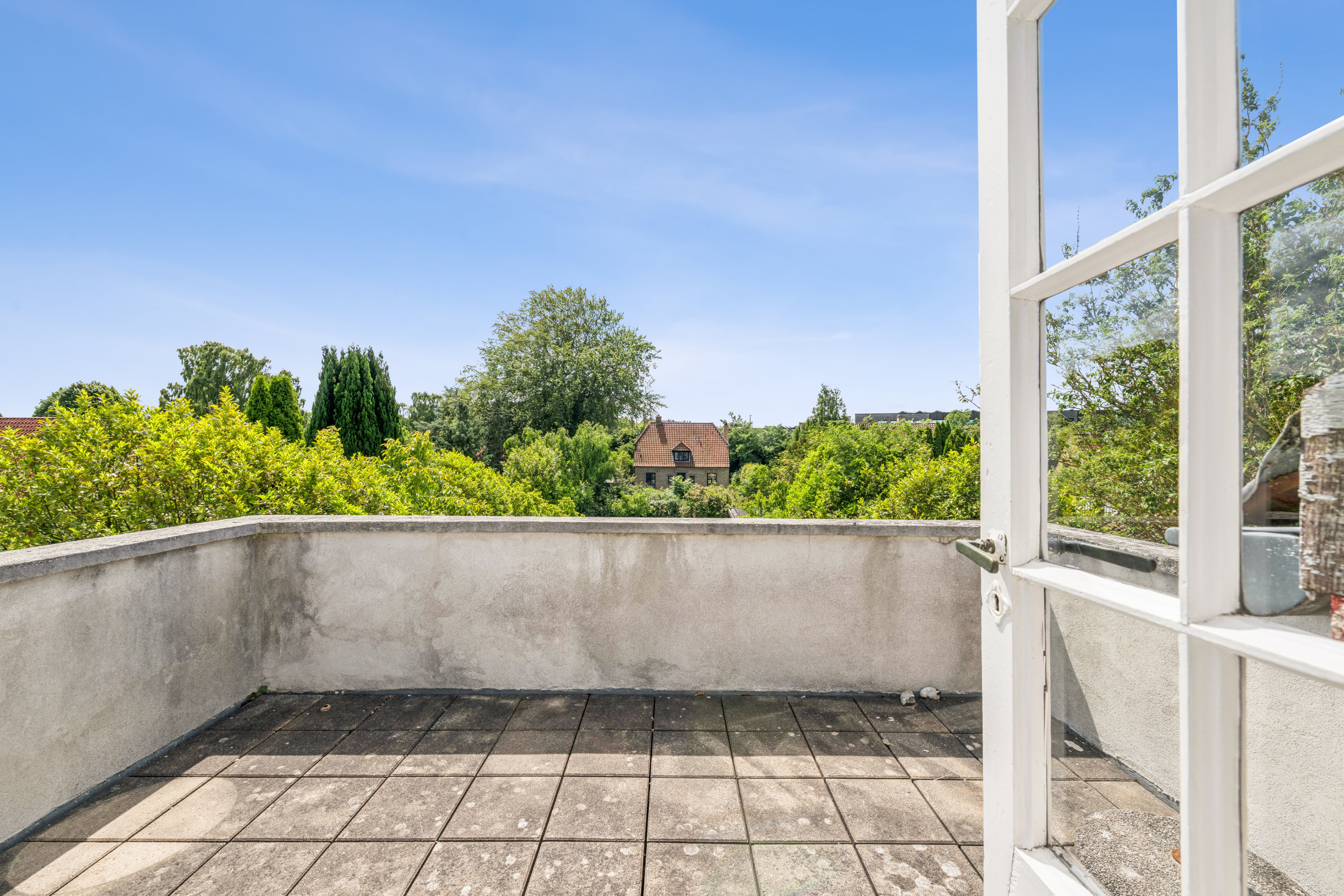 Fremhævet terrasse billede i fuldskærmstilstand. Billede af Jægersborgvej 24, 2800 Kongens Lyngby