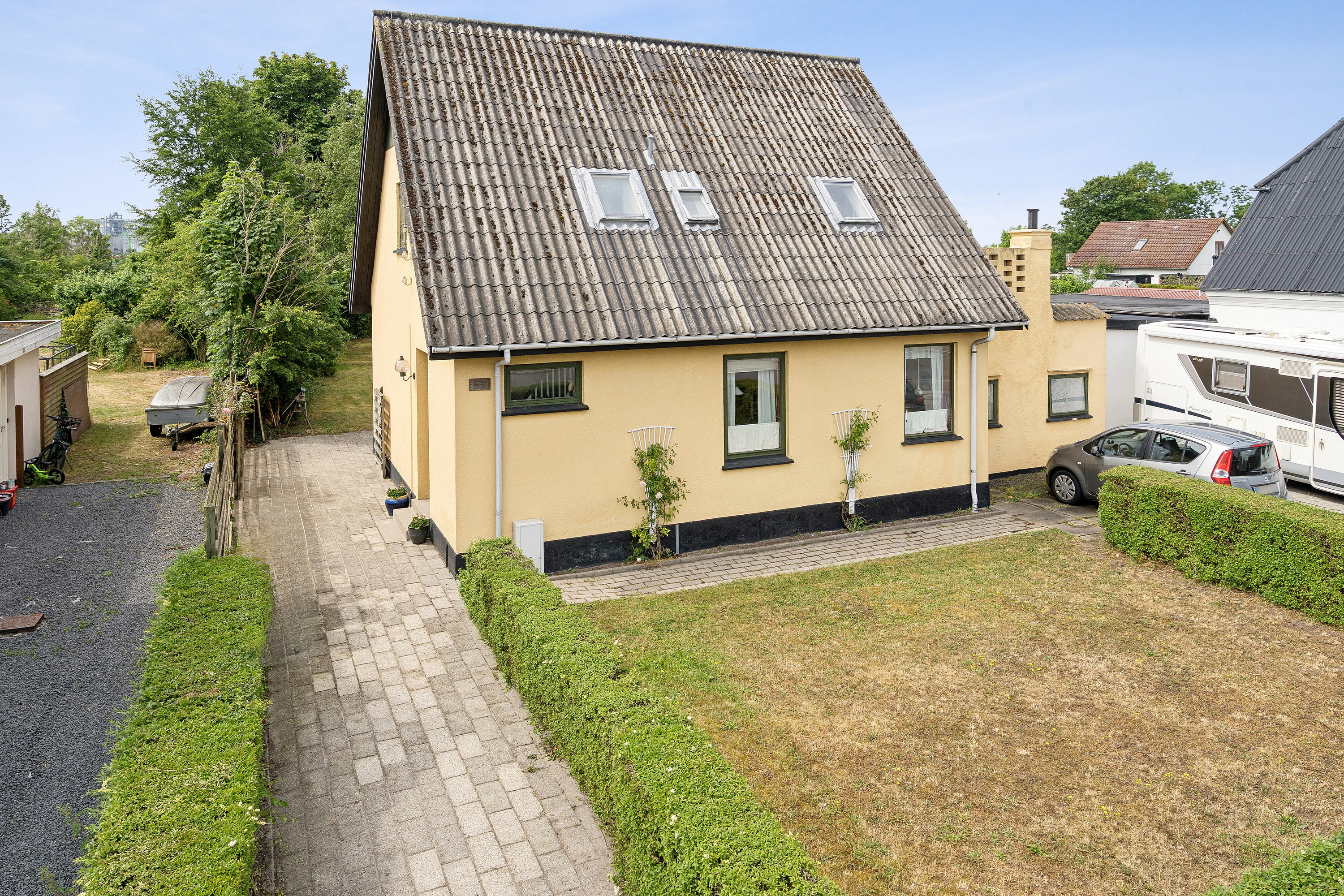 Fremhævet set fra vejen billede i fuldskærmstilstand. Billede af Orevej 55, 4760 Vordingborg