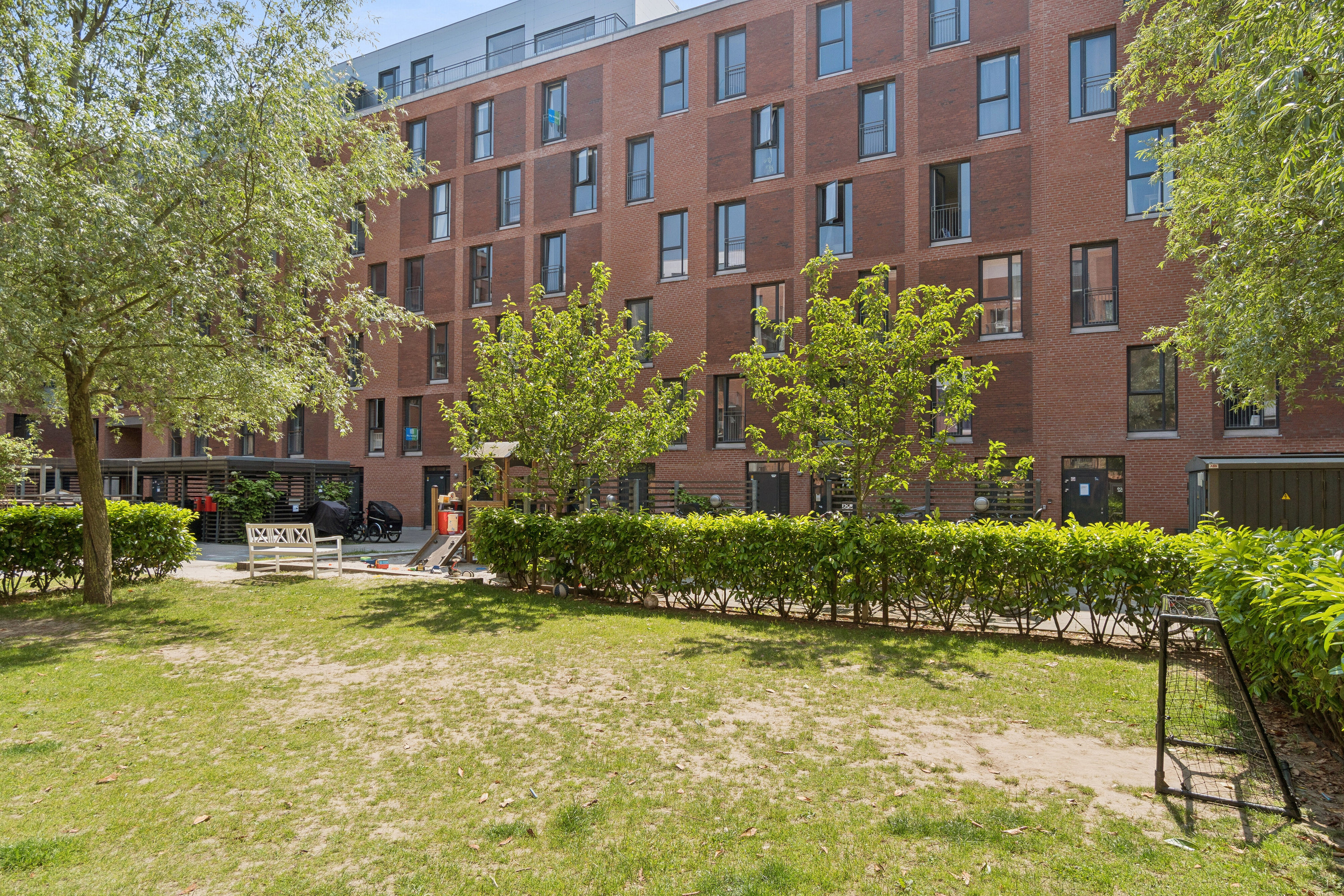 Fremhævet udendørs billede i fuldskærmstilstand. Billede af Teglholmsgade 70, 1. th., 2450 København SV