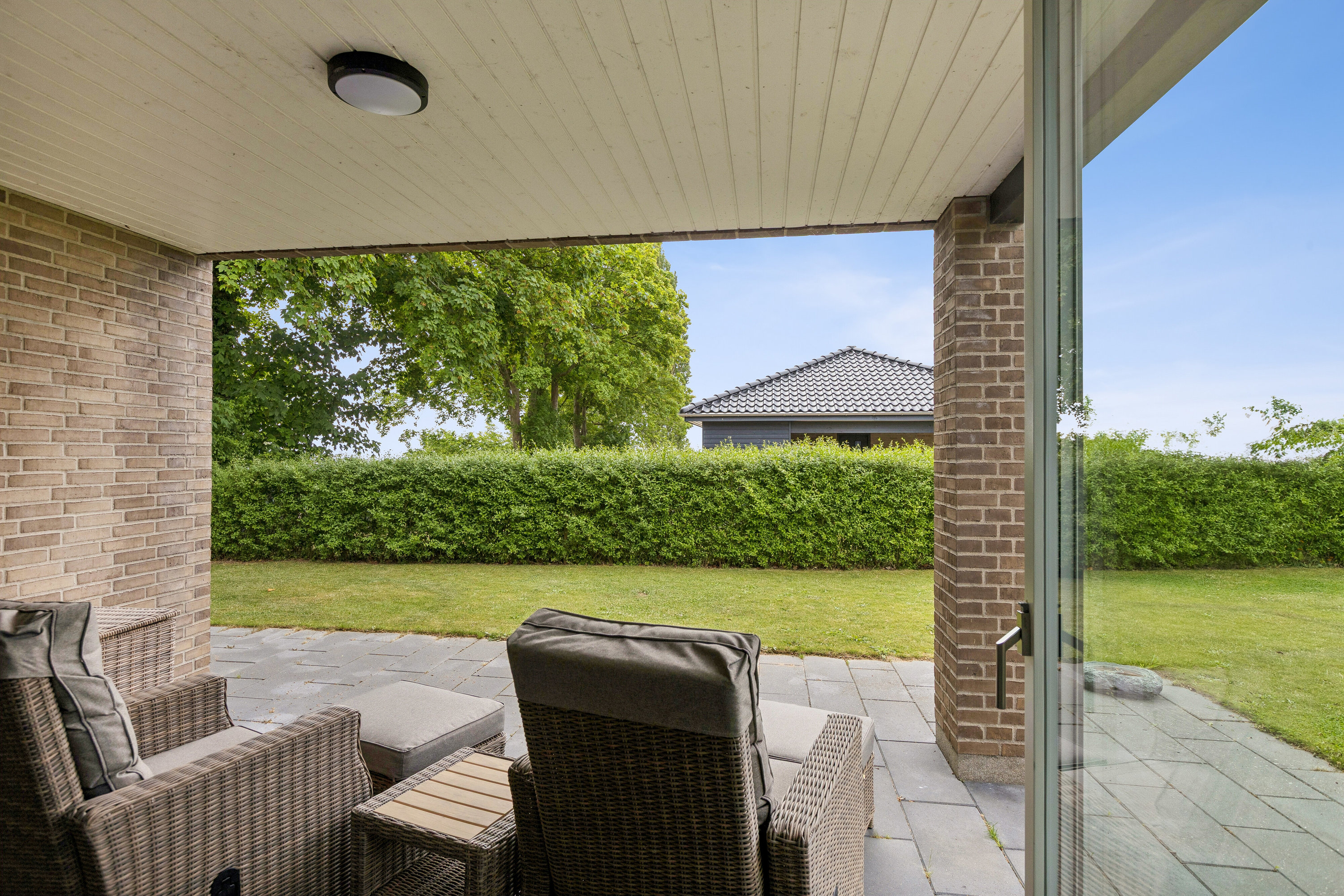 Fremhævet overdækket terrasse billede i fuldskærmstilstand. Billede af Vintervej 7, 4654 Faxe Ladeplads