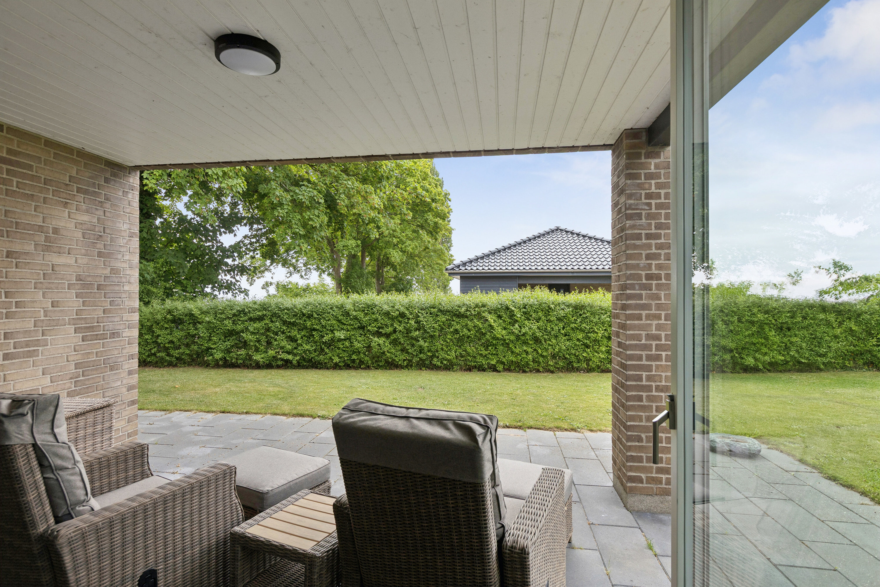 Fremhævet overdækket terrasse billede i fuldskærmstilstand. Billede af Vintervej 7, 4654 Faxe Ladeplads