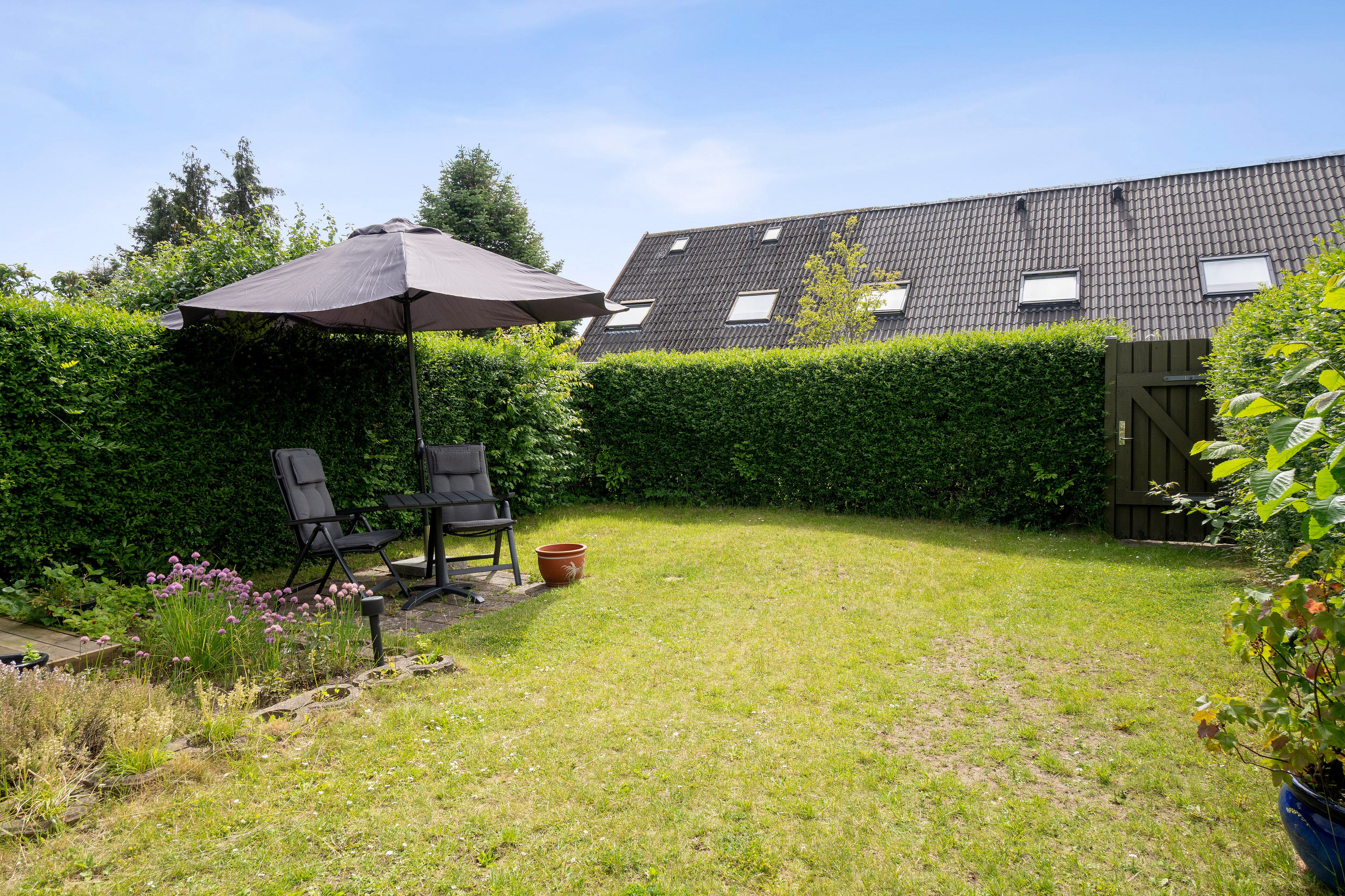 Fremhævet terrasse billede i fuldskærmstilstand. Billede af Enghøjen 19, 2650 Hvidovre